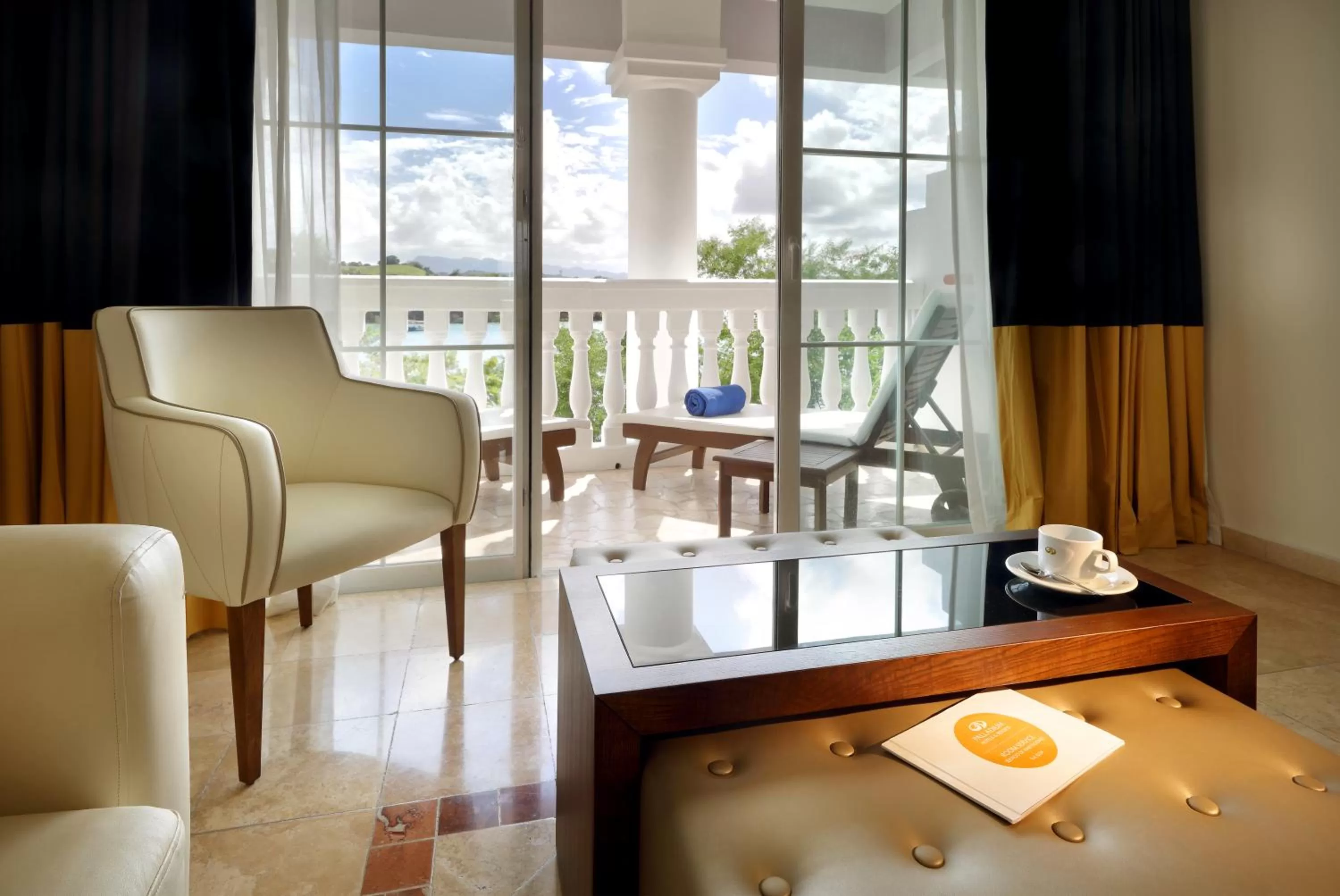 Living room in Grand Palladium Lady Hamilton Resort & Spa - All Inclusive