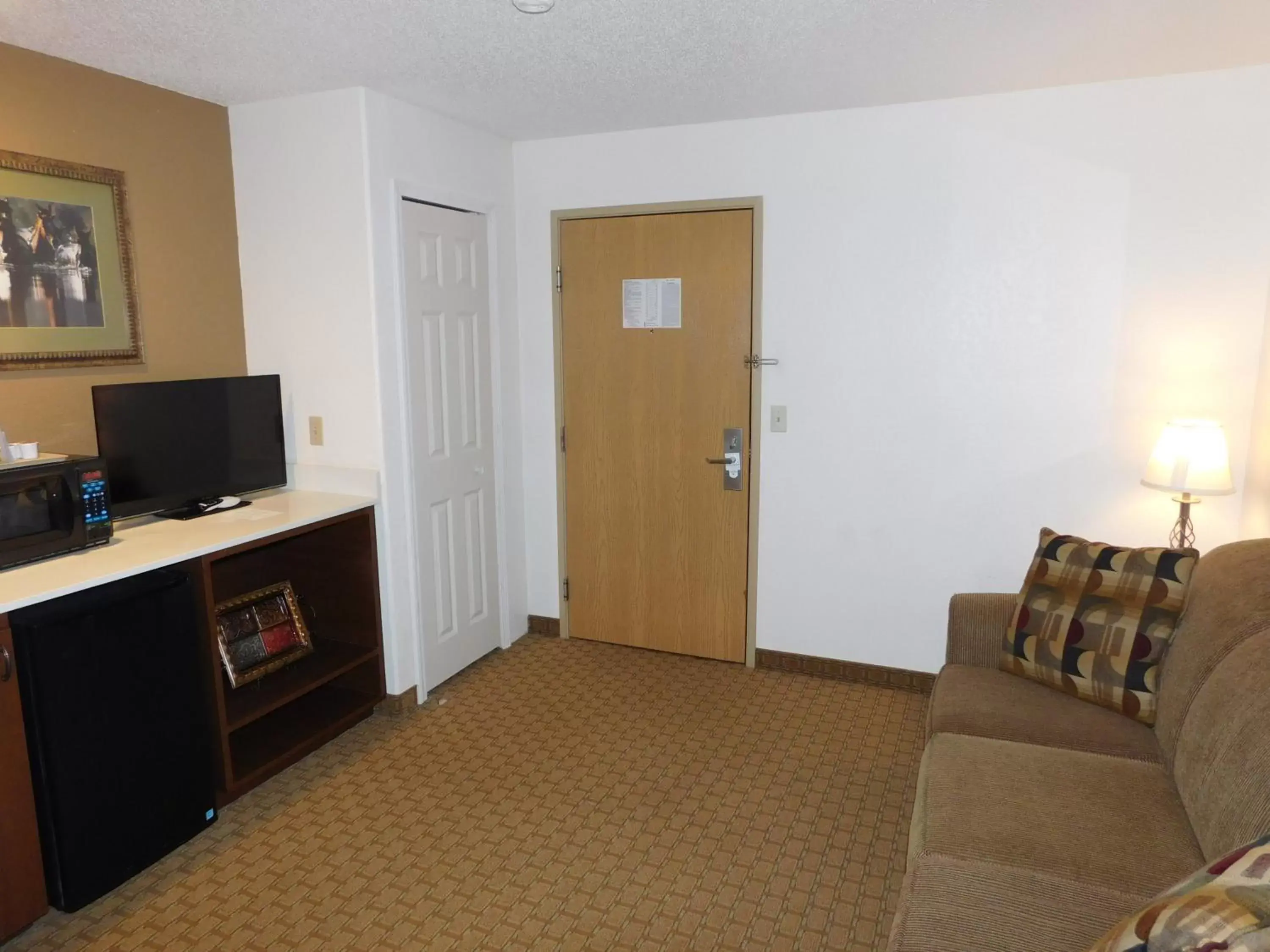Living room, Bed in Americinn by Wyndham Ogallala