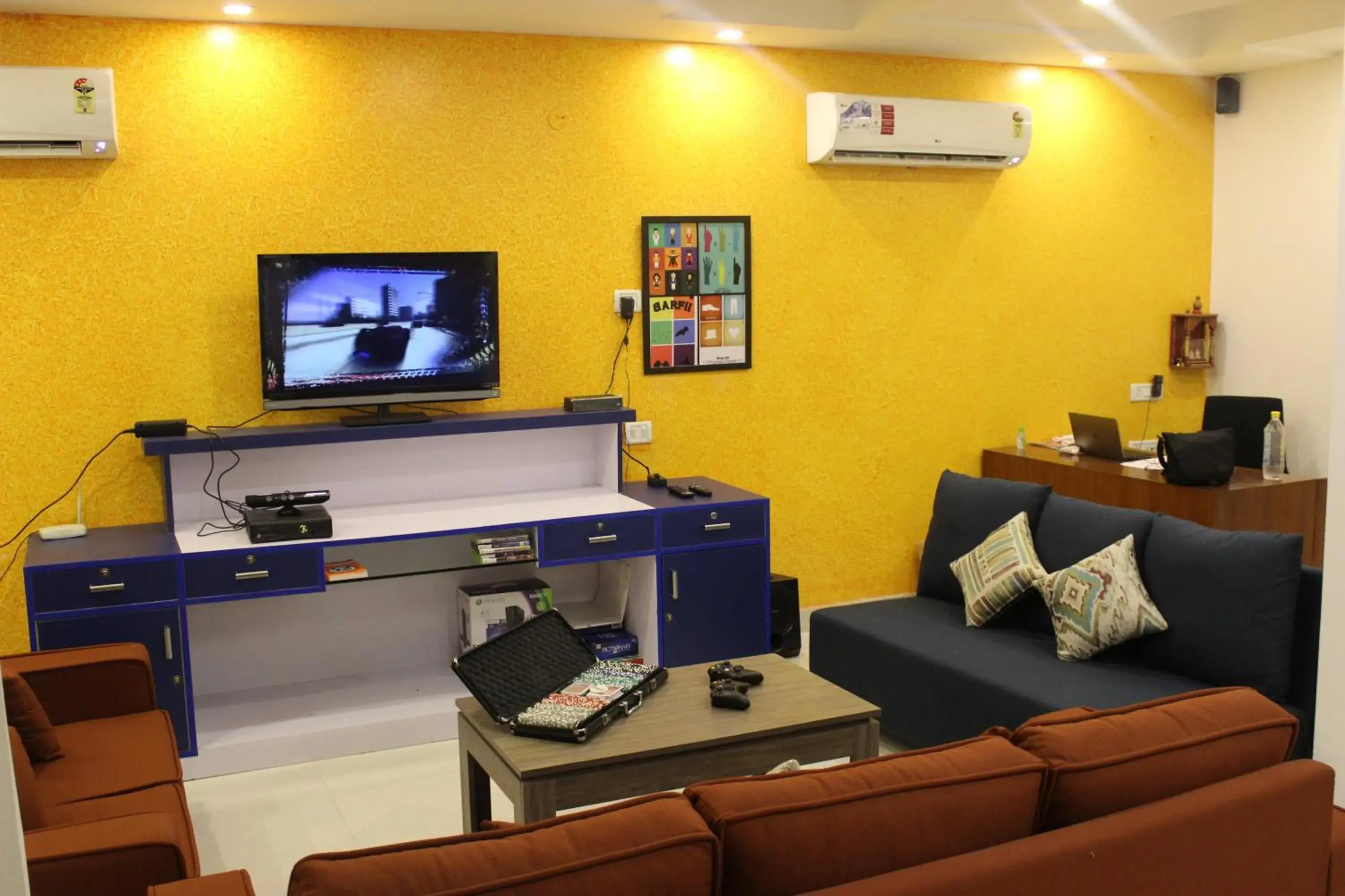 TV and multimedia, TV/Entertainment Center in Joeys Hostel