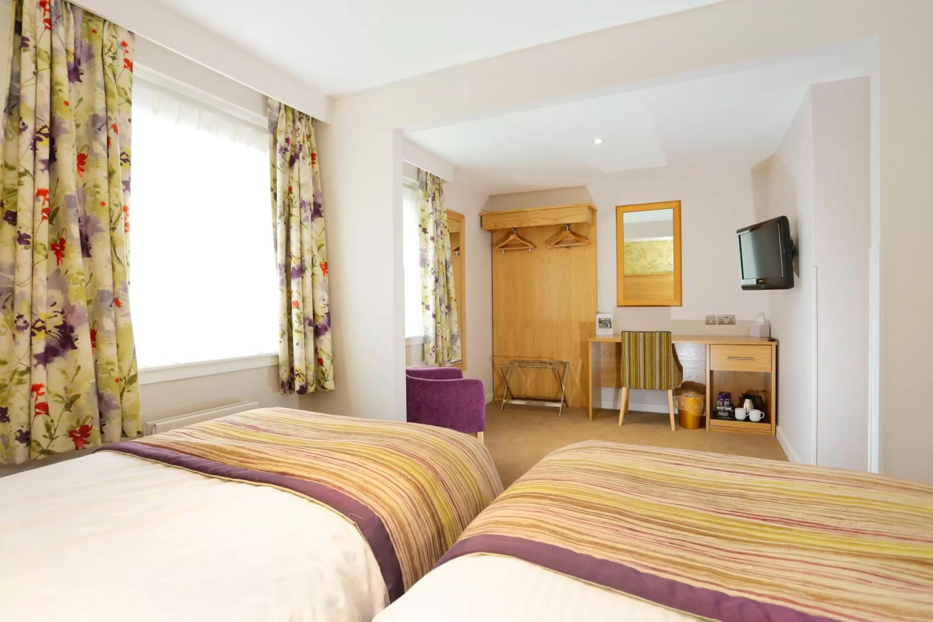 Bed in Invercarse Hotel Dundee, BW Signature Collection