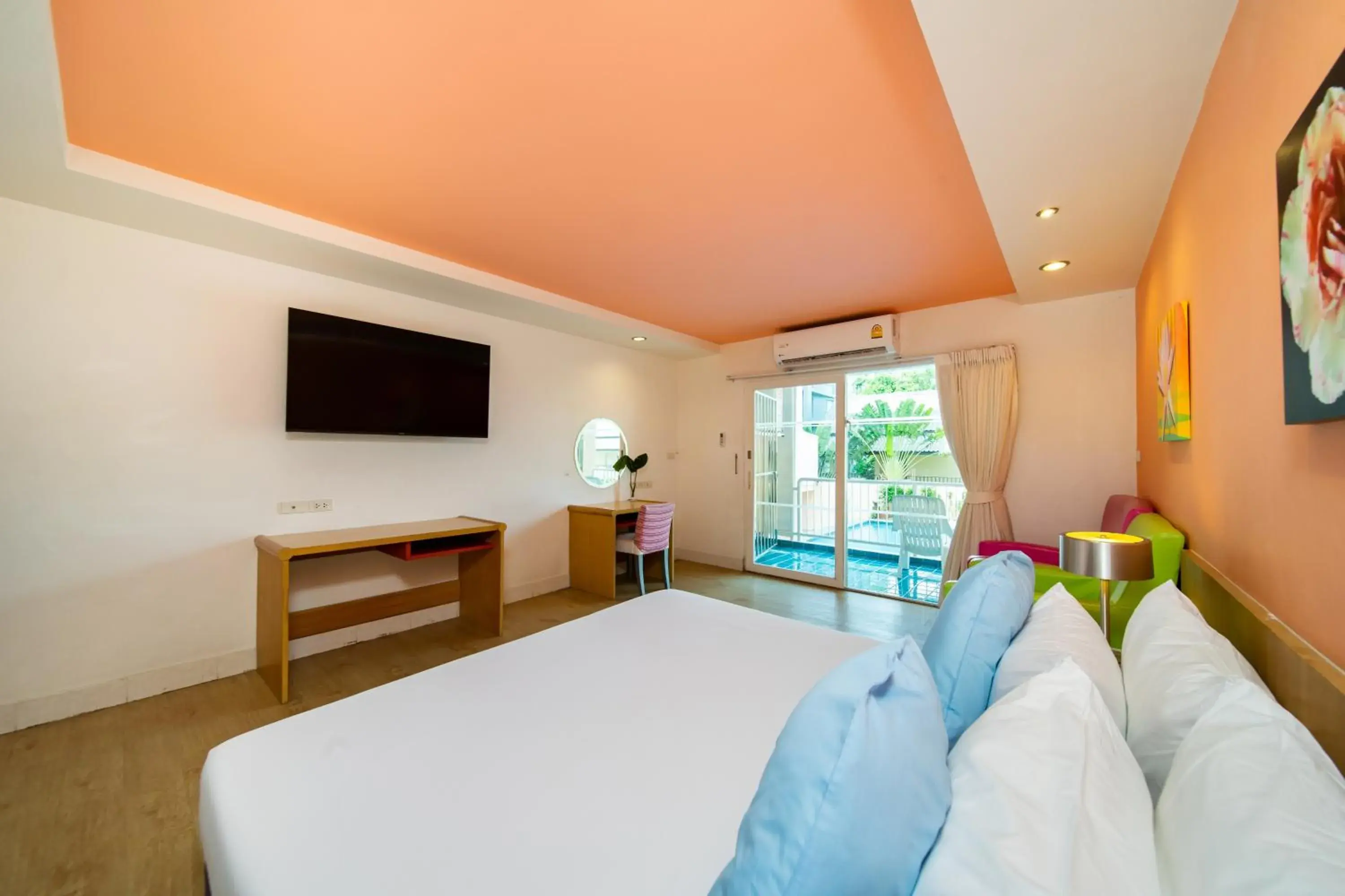 Bedroom, TV/Entertainment Center in Best Bella Pattaya