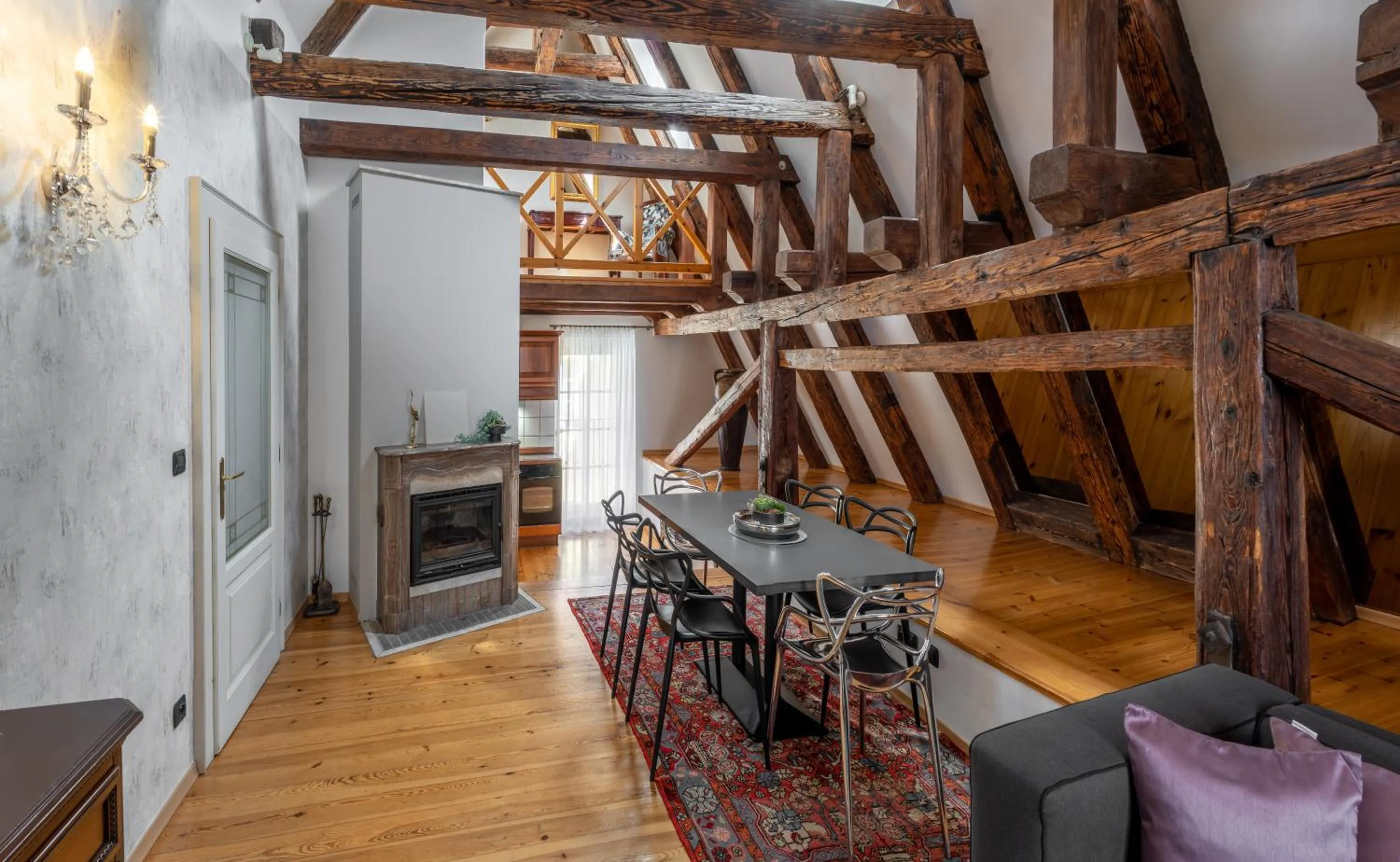 Living room in Chateau 9 Apartments by Adrez