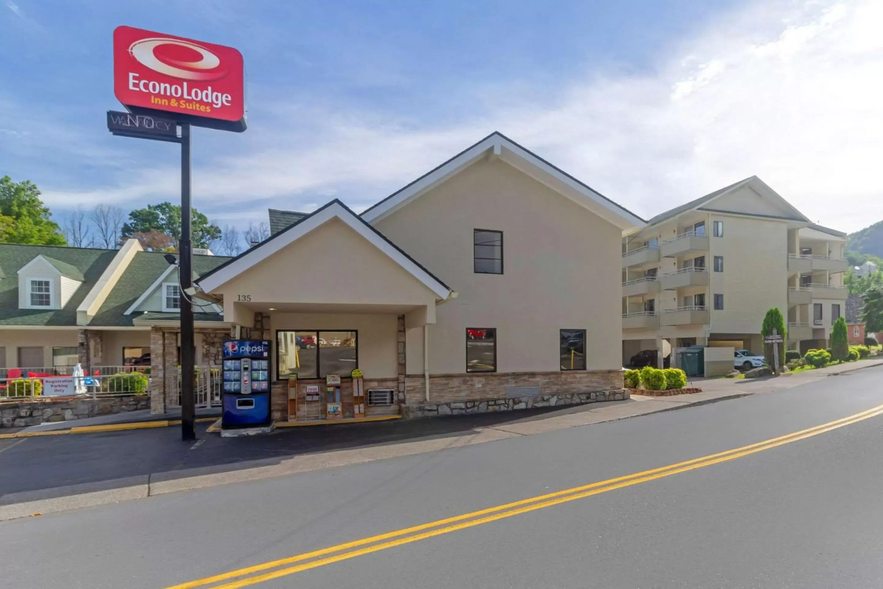 Property Building in Econo Lodge Inn & Suites at the Convention Center