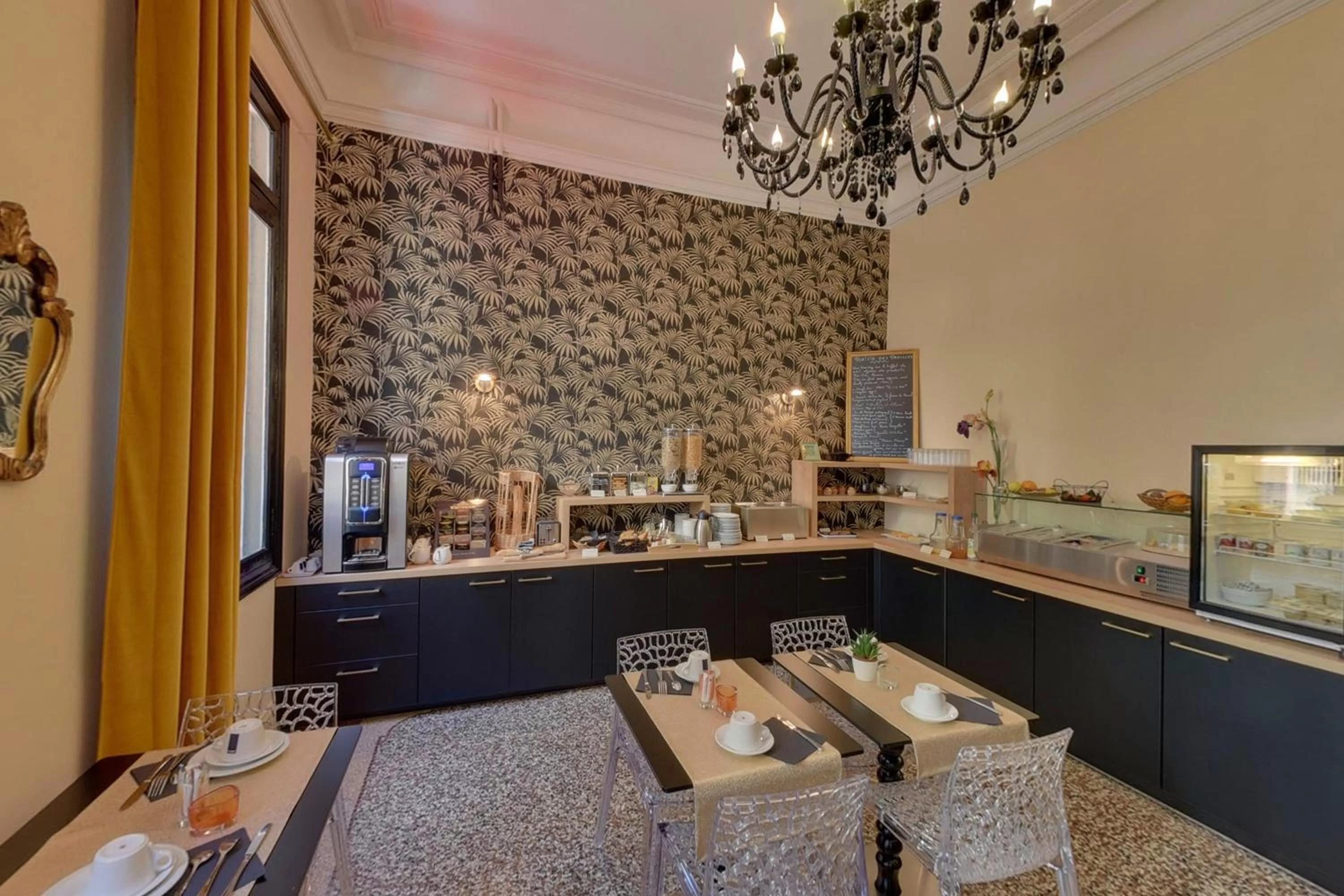 Breakfast in Hôtel La Résidence