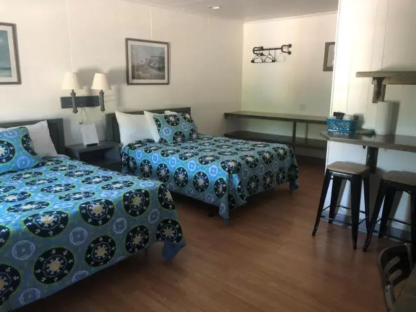 Photo of the whole room, Bed in Swell Motel