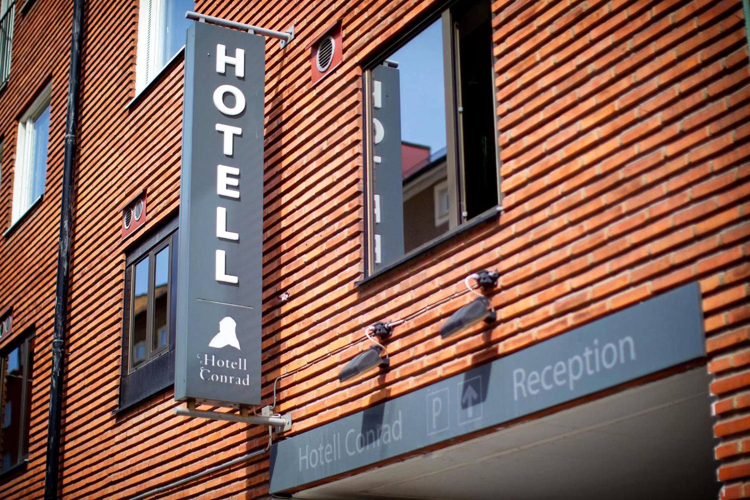 Facade/entrance in Hotell Conrad