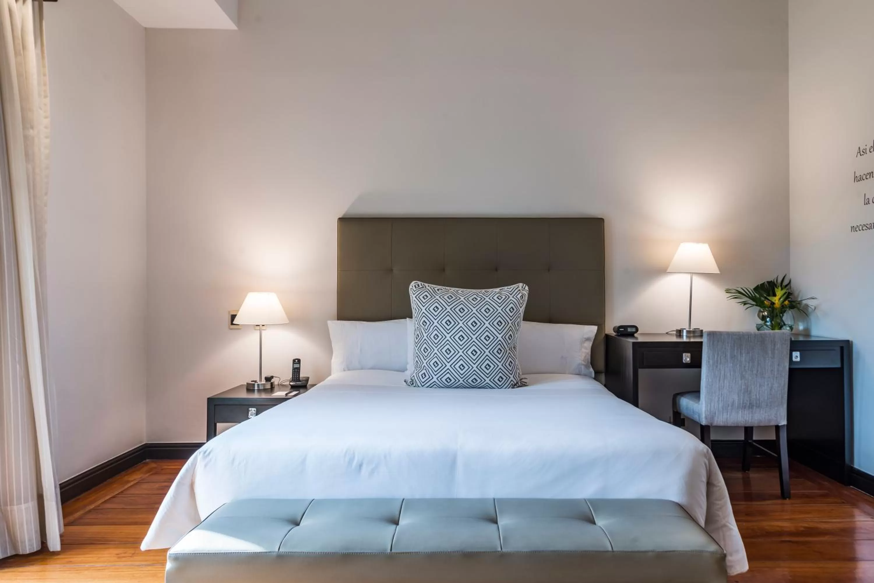 Photo of the whole room, Bed in Movich Casa del Alferez