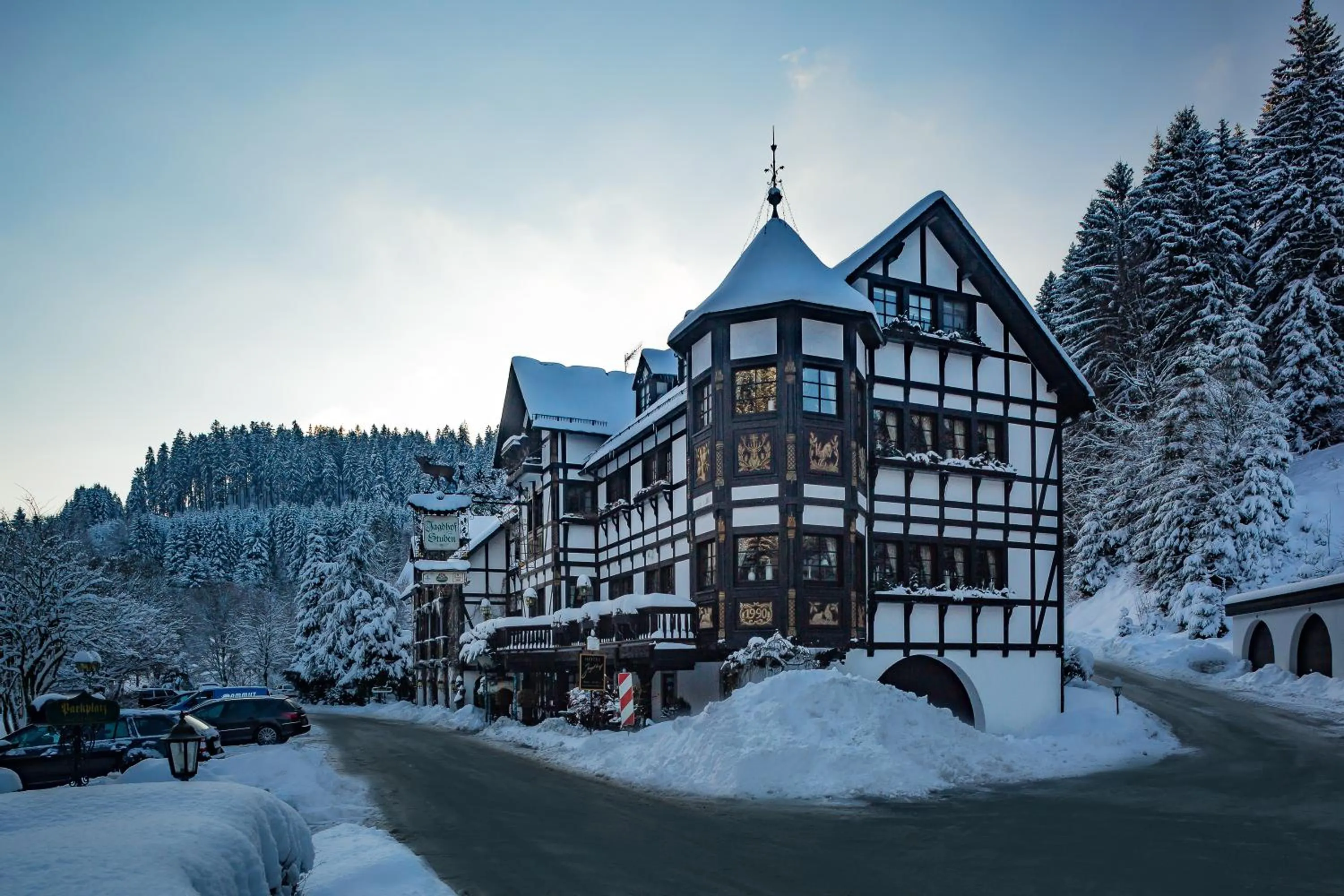 Facade/entrance in Relais & Châteaux Jagdhof Glashütte