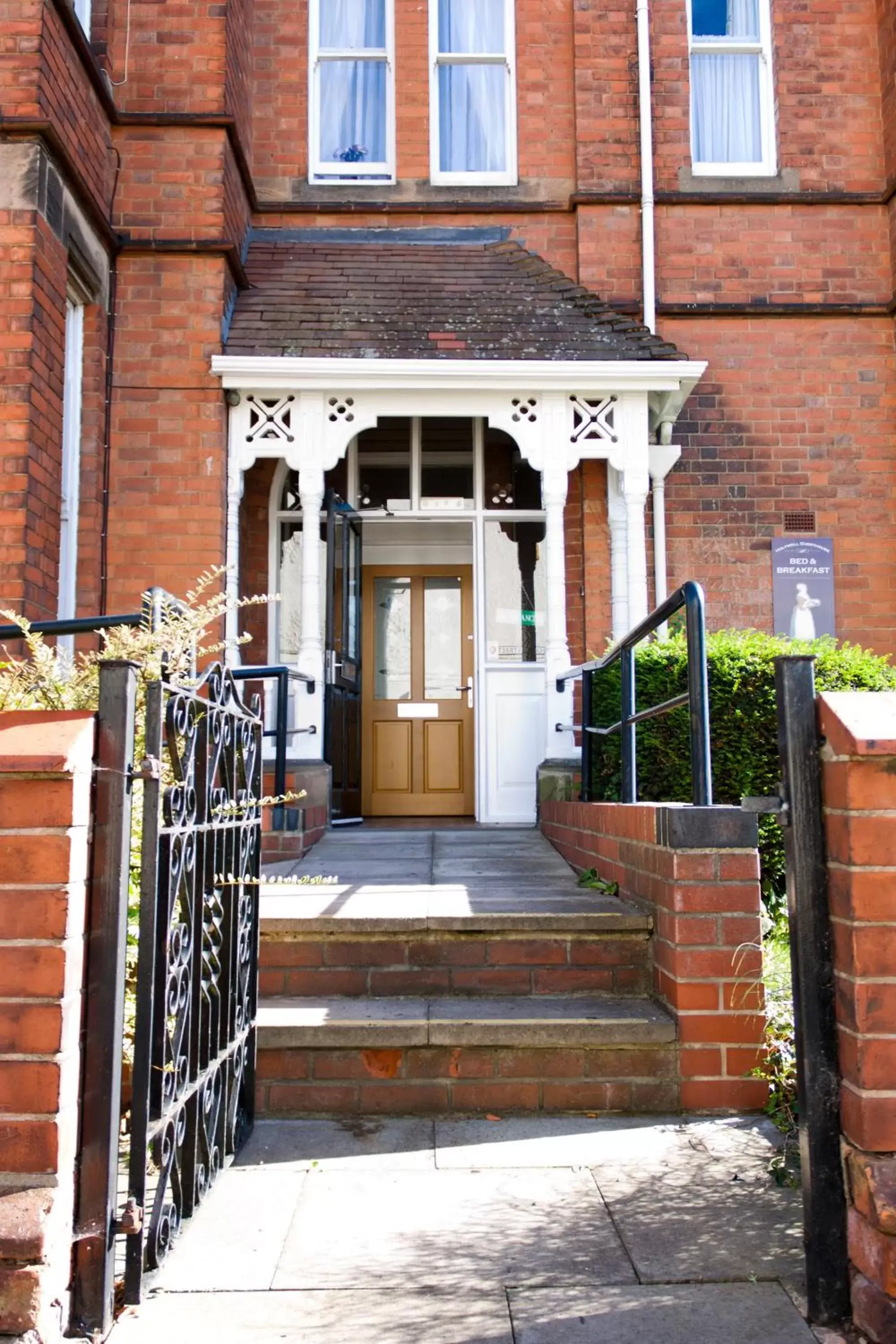 Facade/entrance in Holywell House