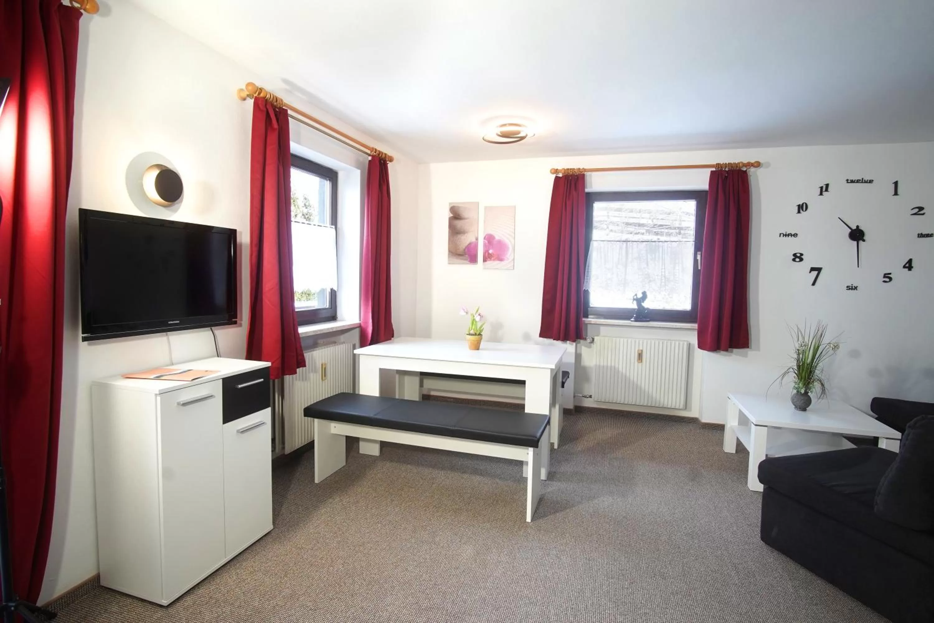 Shower, TV/Entertainment Center in Hotel Alpenblick Berghof