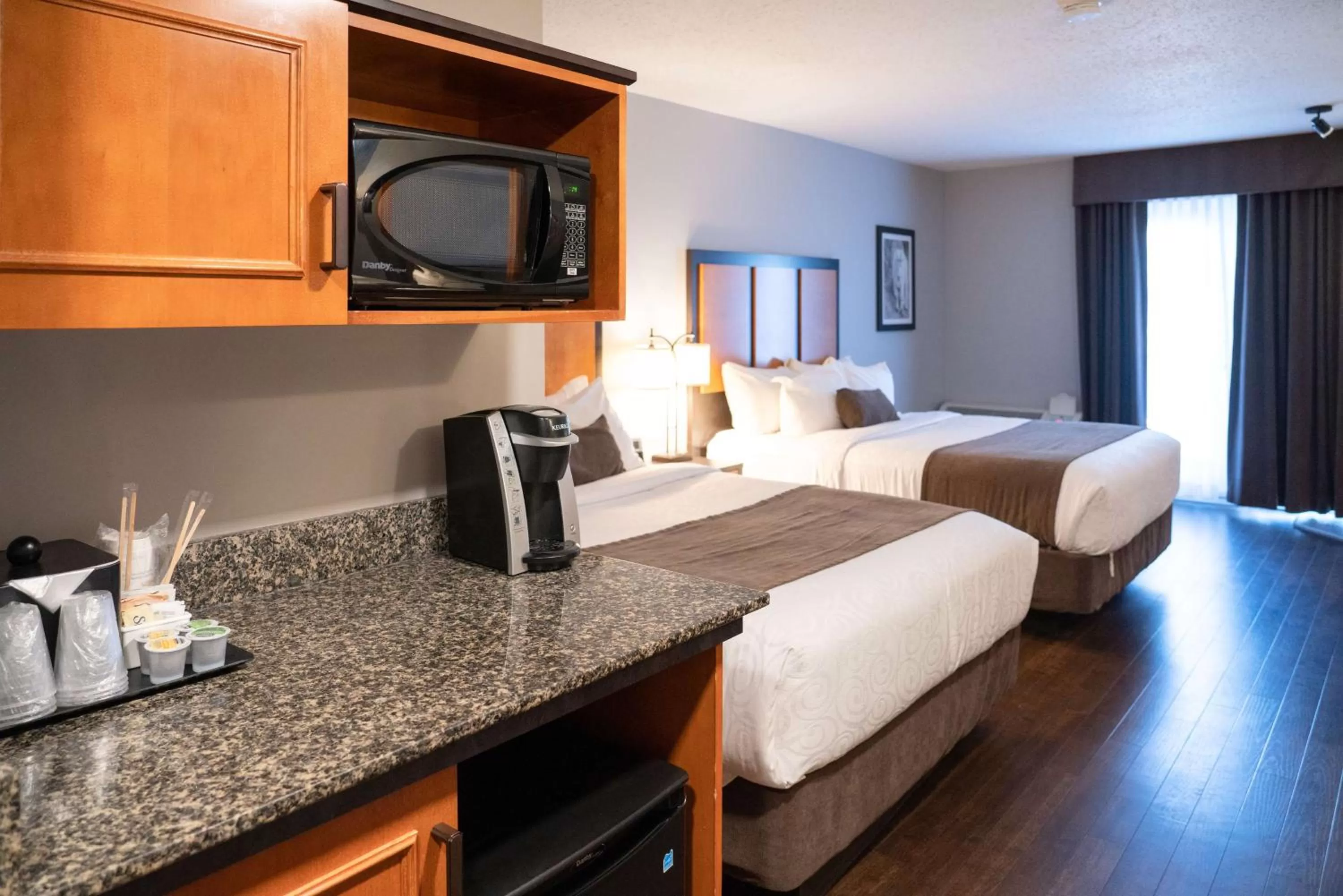 Photo of the whole room, Bed in Pocaterra Inn & Waterslide