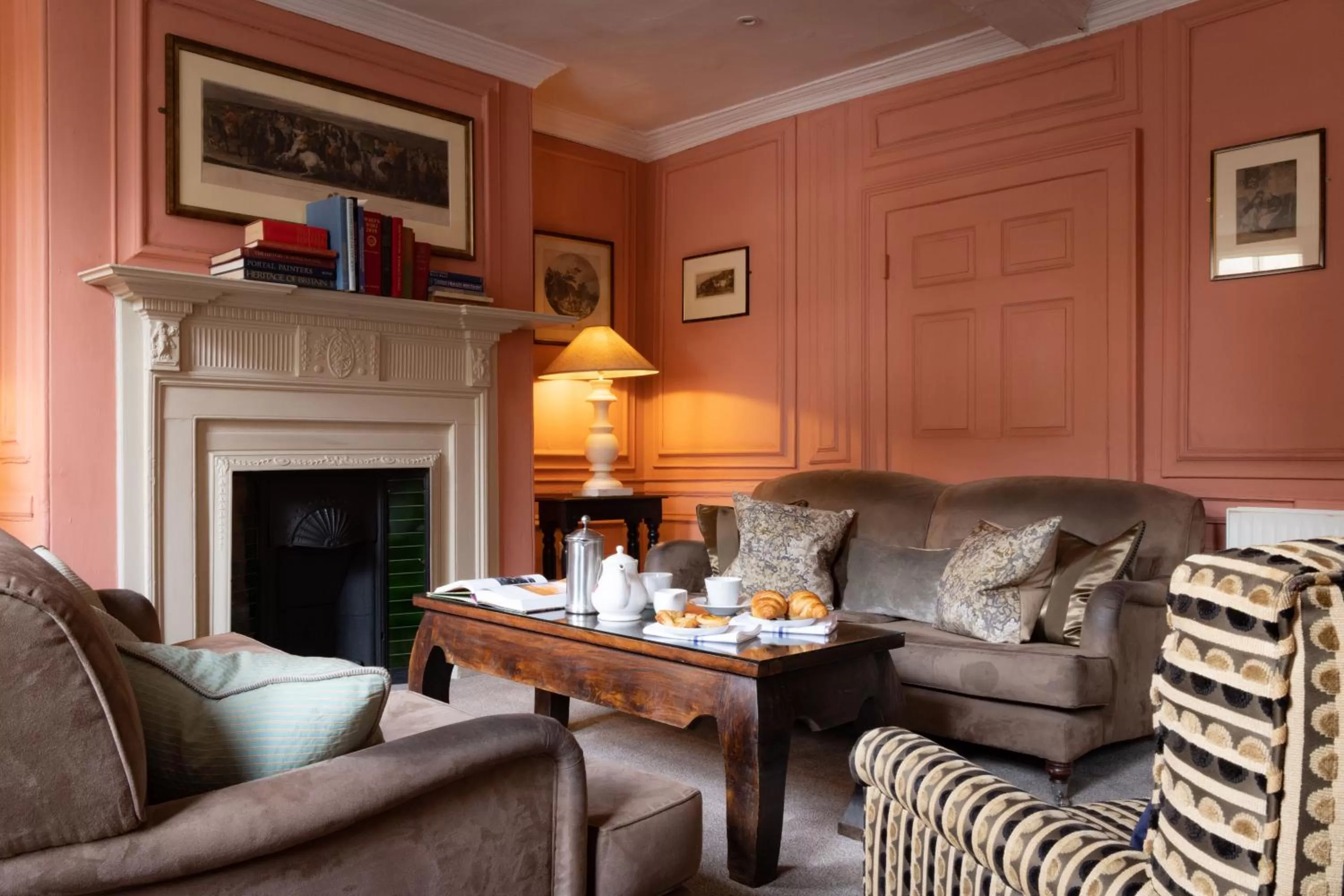 Lounge or bar in The William Cecil