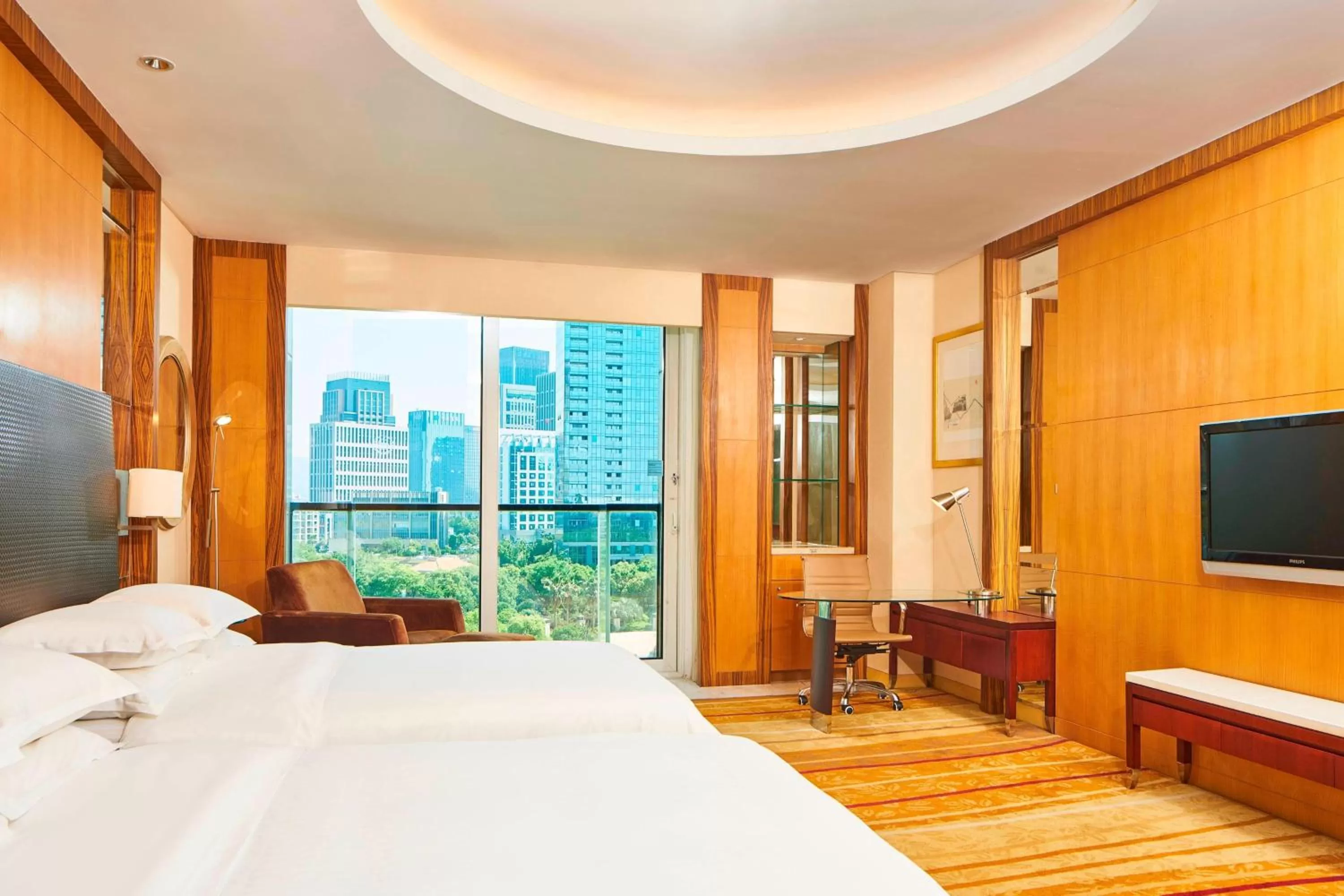 Photo of the whole room, Bed in Sheraton Zhoushan Hotel