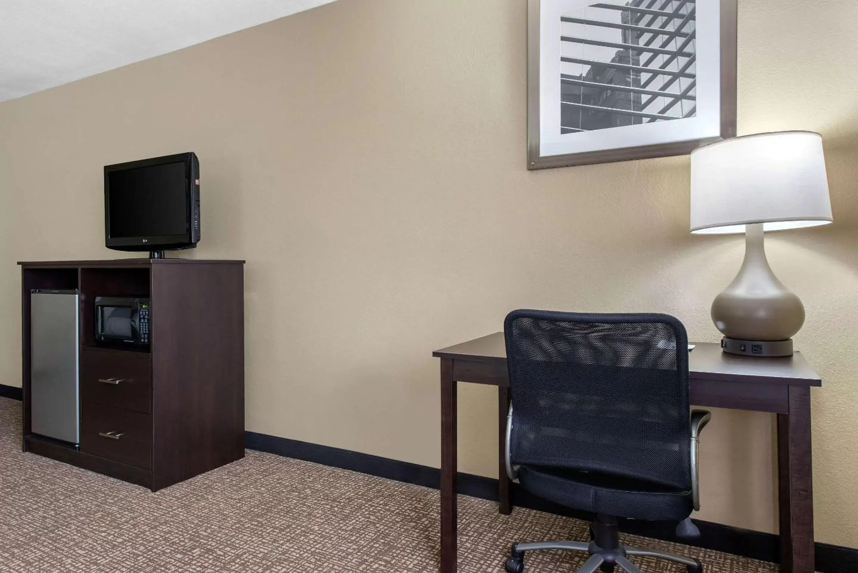 Photo of the whole room, TV/Entertainment Center in Quality Inn & Suites Lebanon I-65