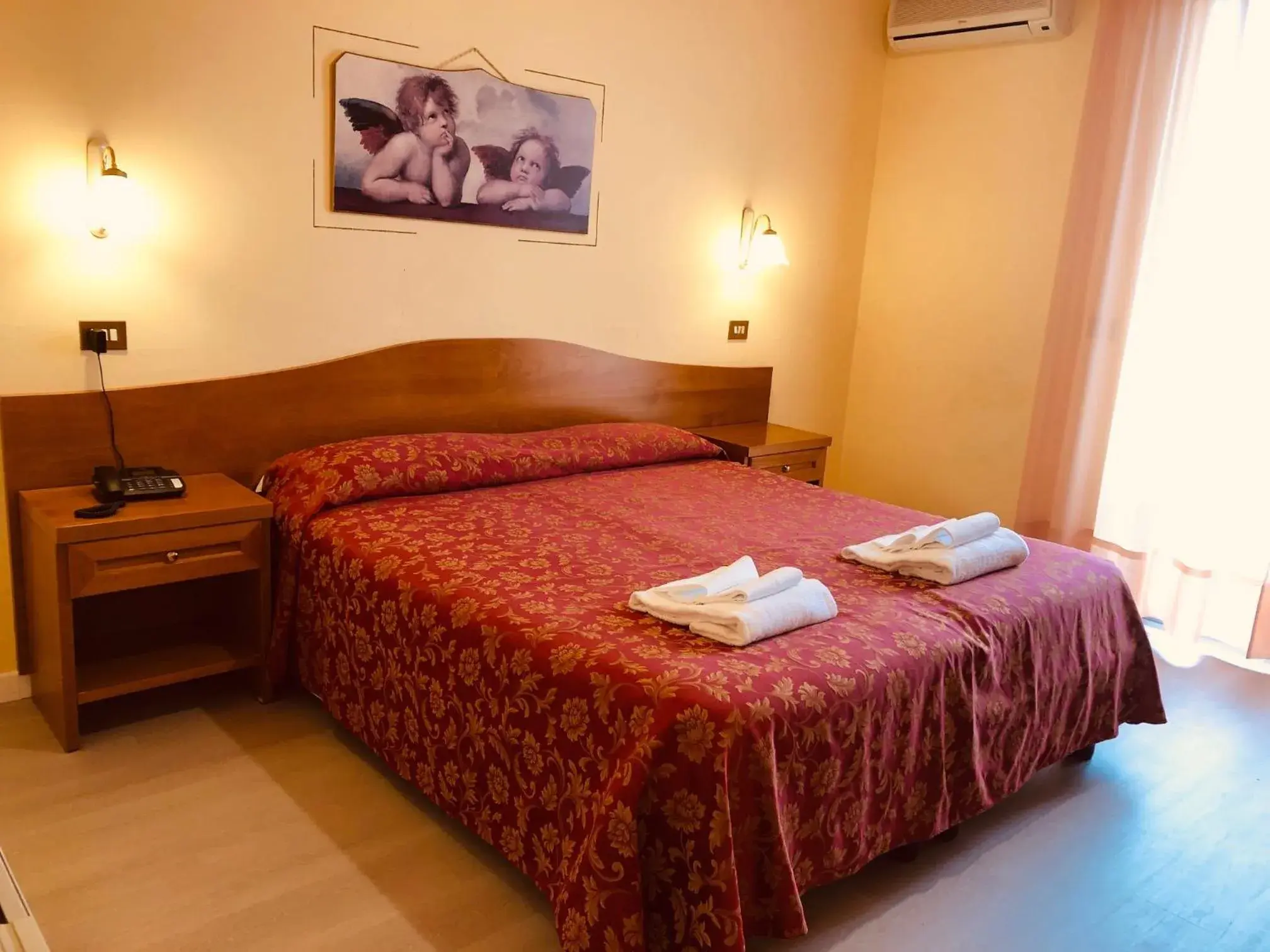 Bedroom, Bed in Hotel Duca Della Corgna