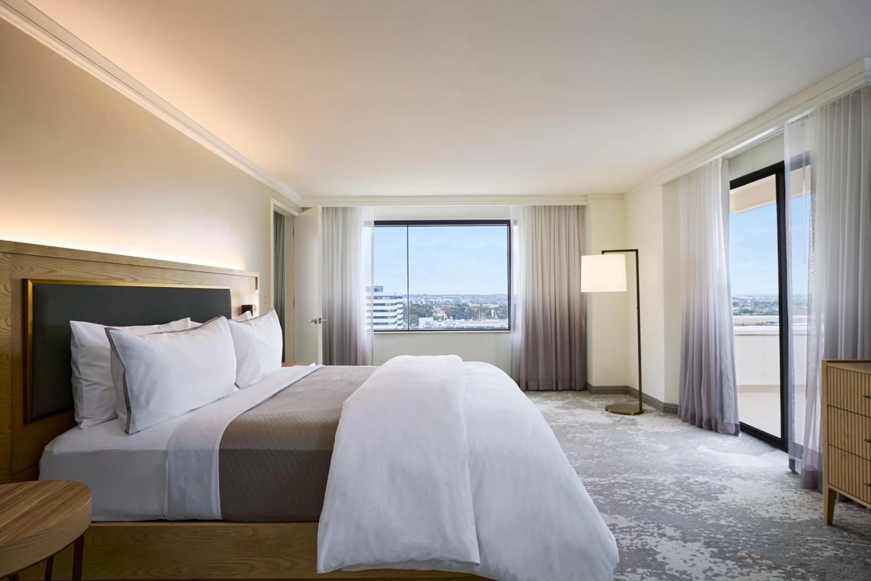 Photo of the whole room, Bed in The Westin Los Angeles Airport