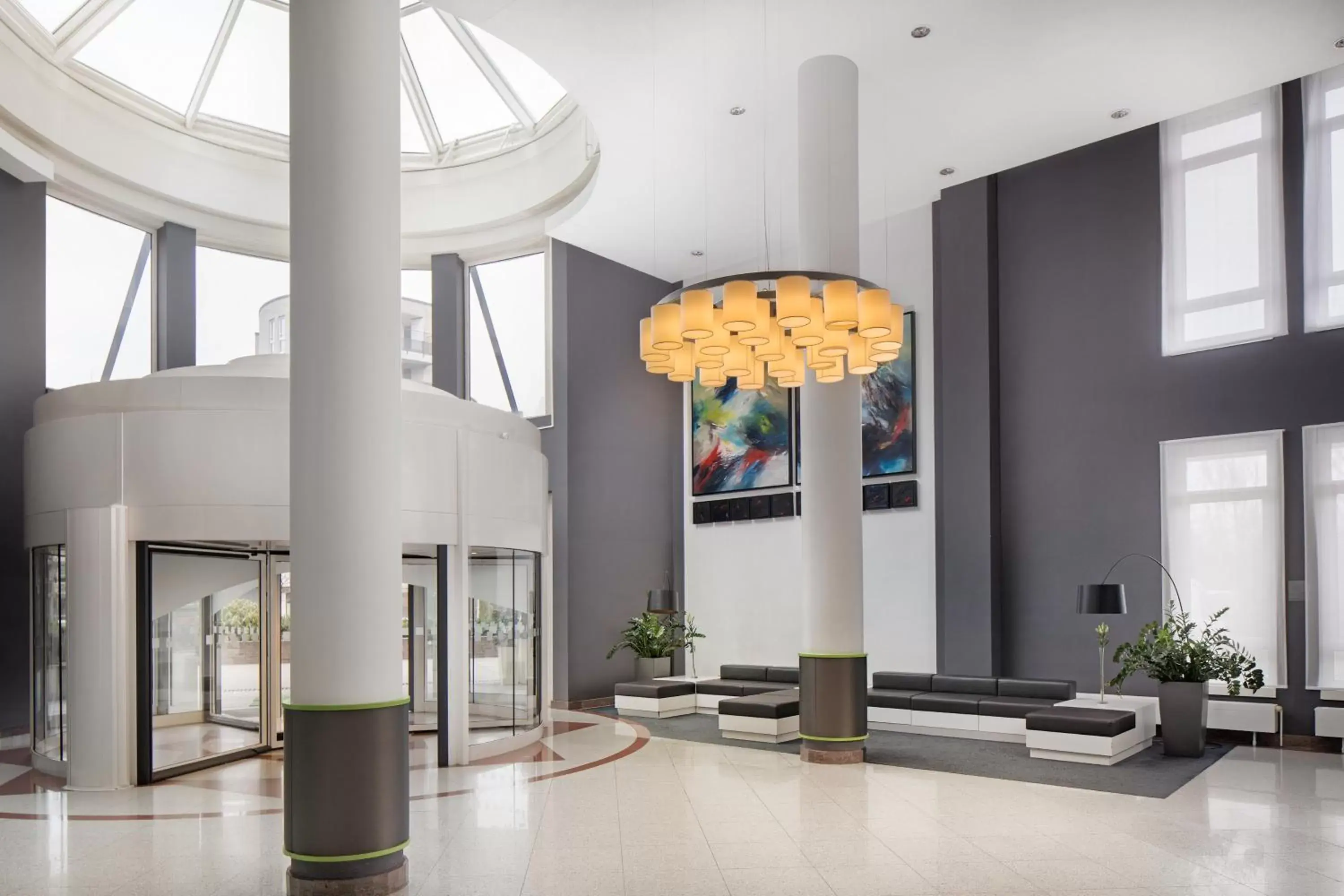 Property building, Lobby/Reception in Holiday Inn Hamburg, an IHG Hotel