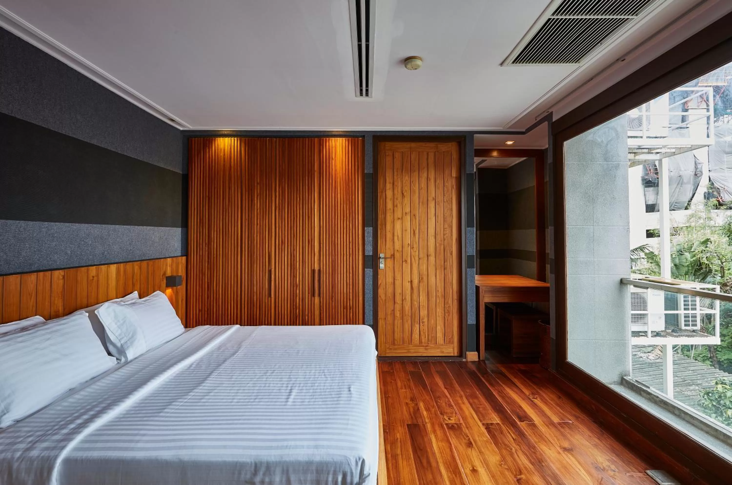 Bed in LUXX Langsuan Hotel - SHA Plus