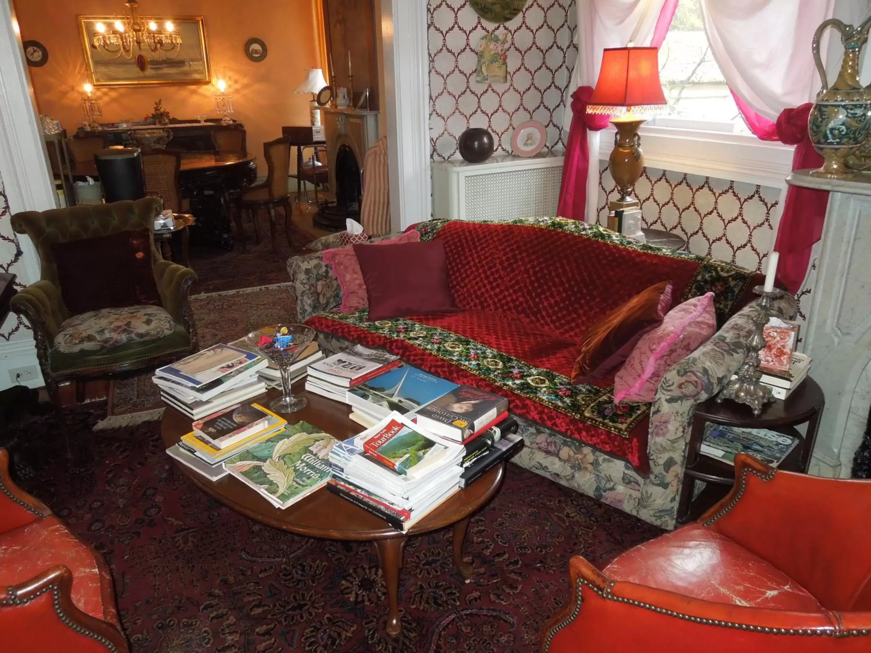 Living room in Victorian Bed & Breakfast of Staten Island