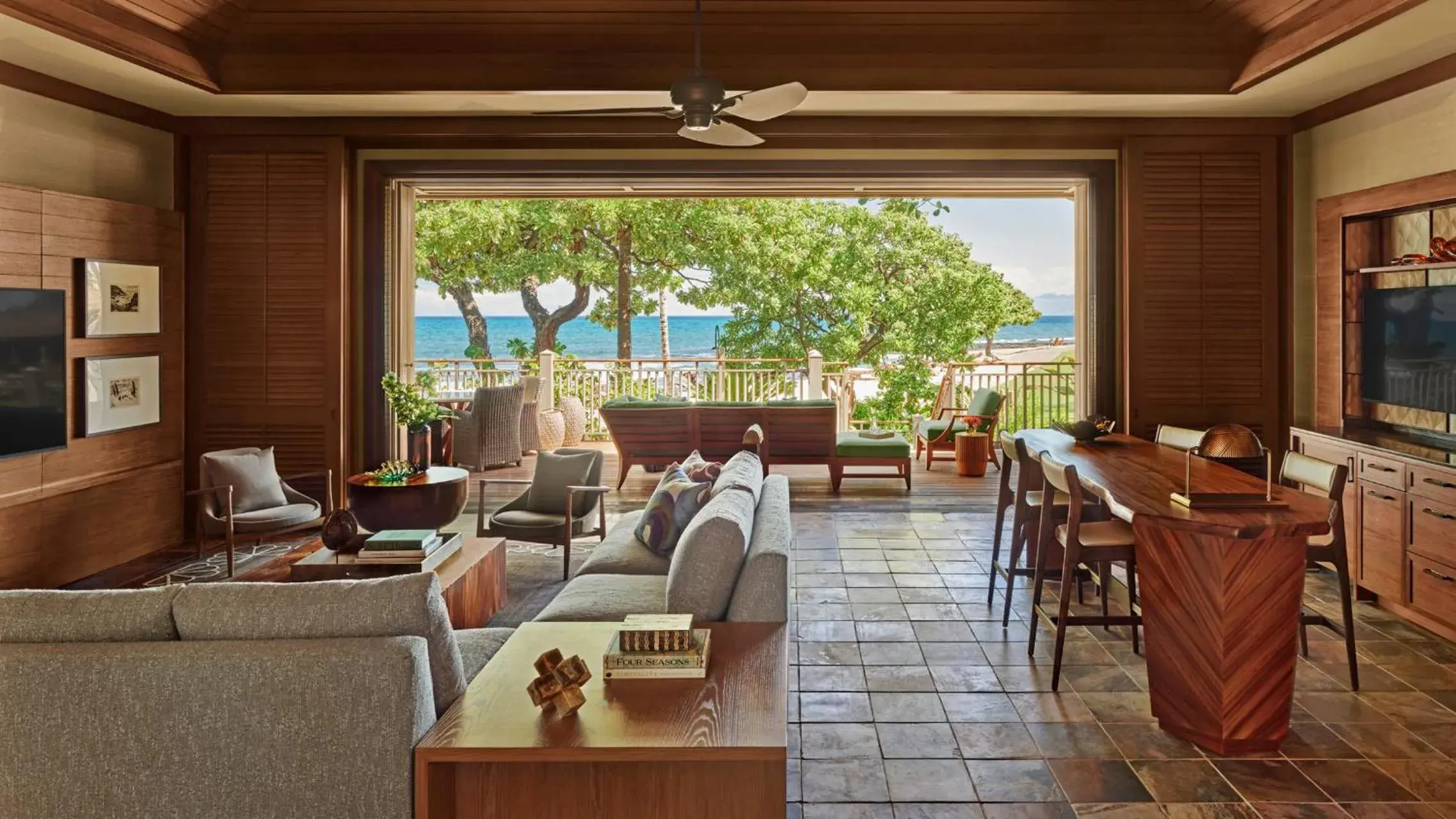 Communal lounge/ TV room in Four Seasons Resort Hualalai