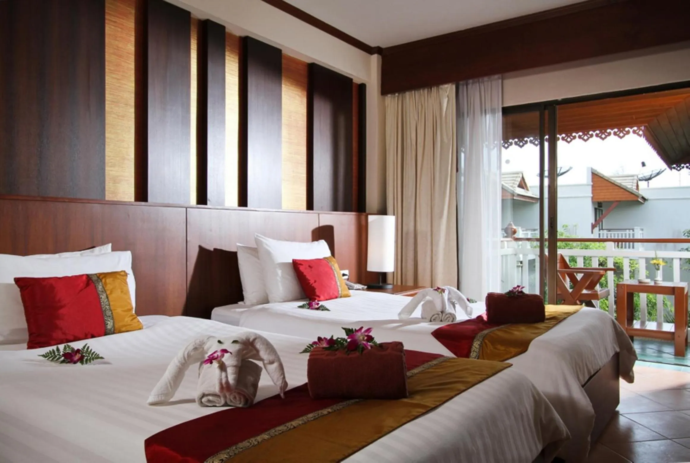 Bed in Baan Karonburi Resort