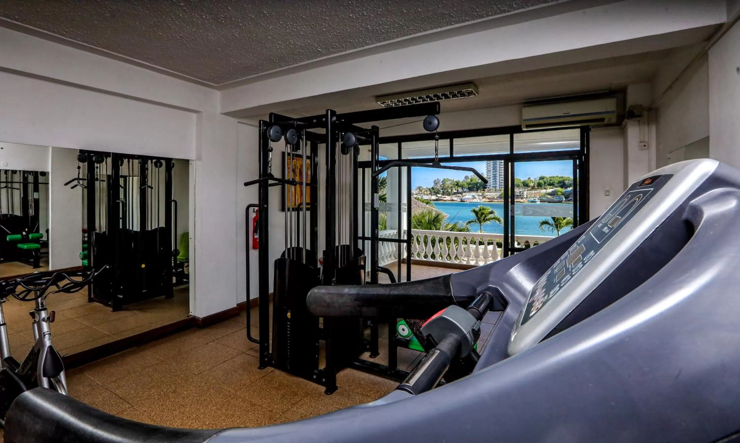 Fitness centre/facilities in CityBlue Creekside Hotel & Suites