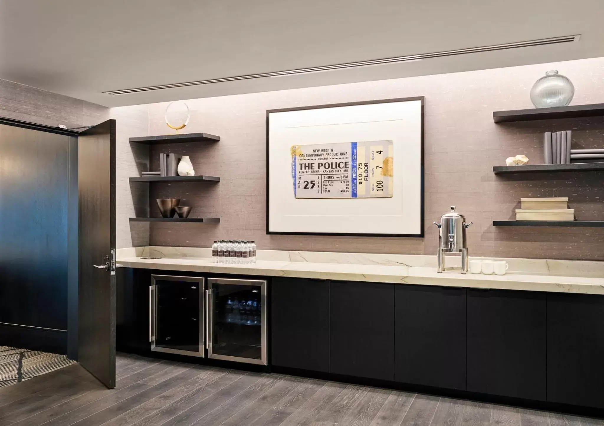 Meeting/conference room, Kitchen/Kitchenette in Loews Kansas City