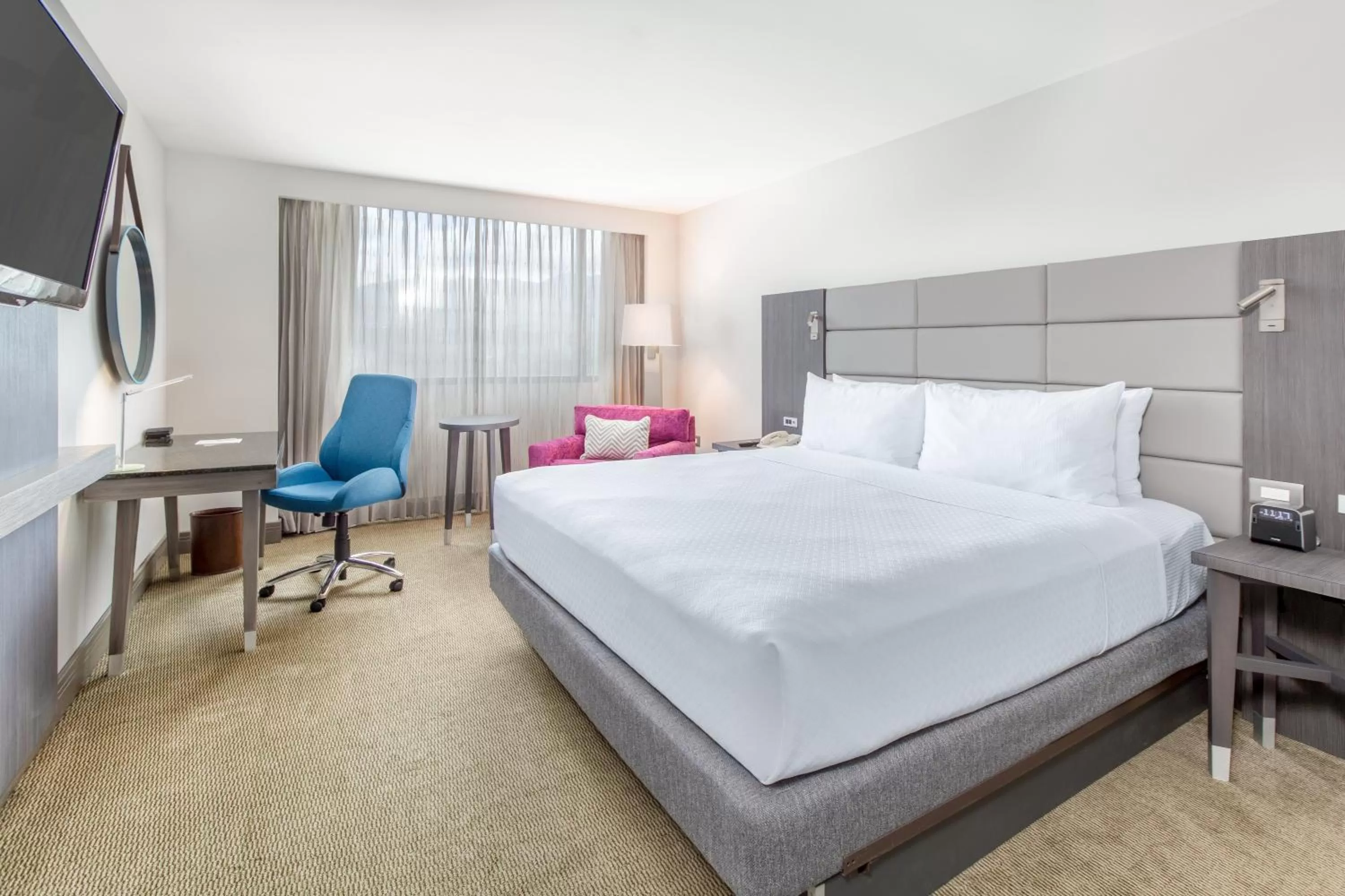 Photo of the whole room, Bed in Crowne Plaza San Jose La Sabana by IHG