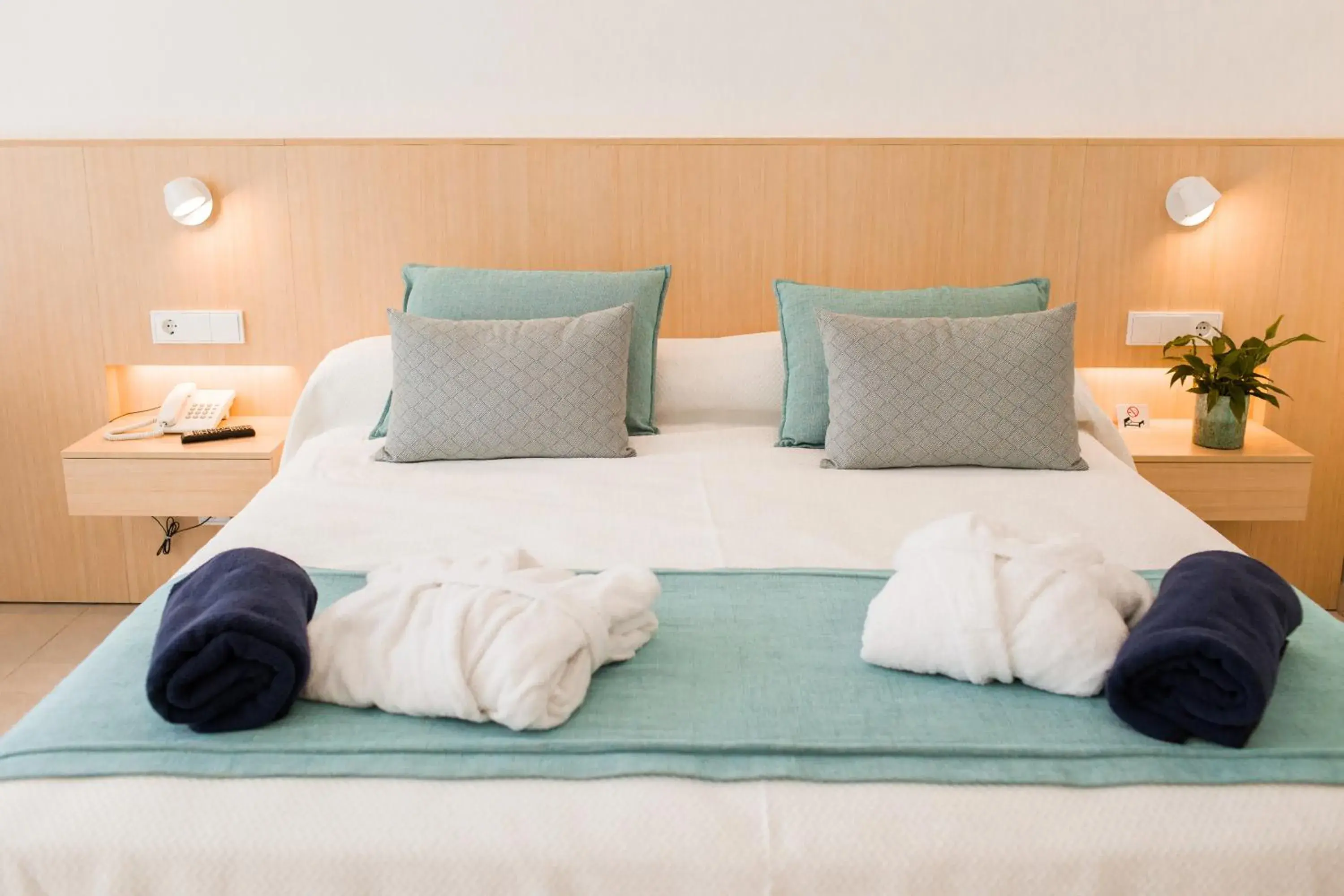 Bedroom, Bed in Hotel Gran Sagitario