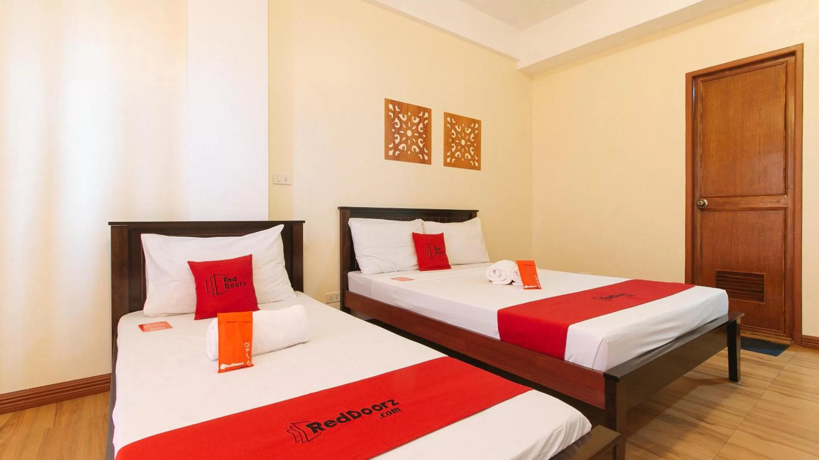 Photo of the whole room, Bed in RedDoorz Plus near Johnson and Johnson Paranaque