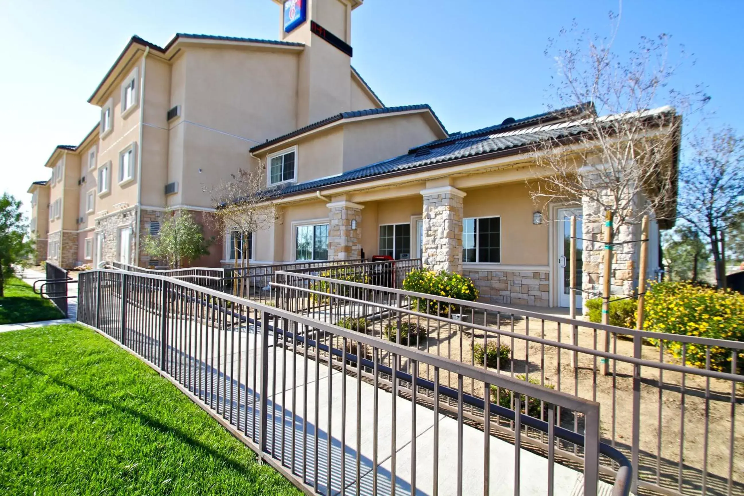 Facade/entrance, Property Building in Studio 6-Bakersfield, CA