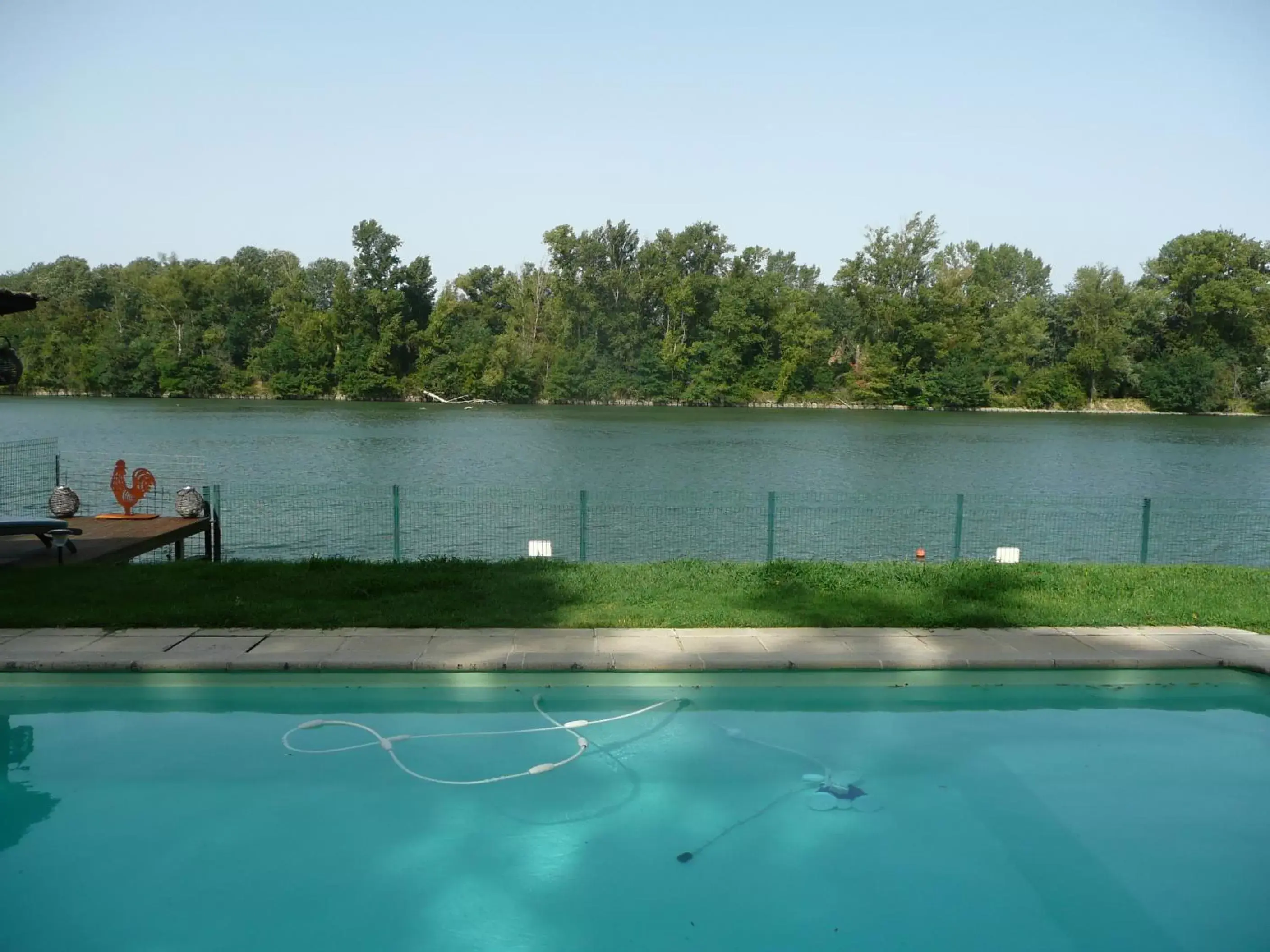 Swimming Pool in B&B Garonnella