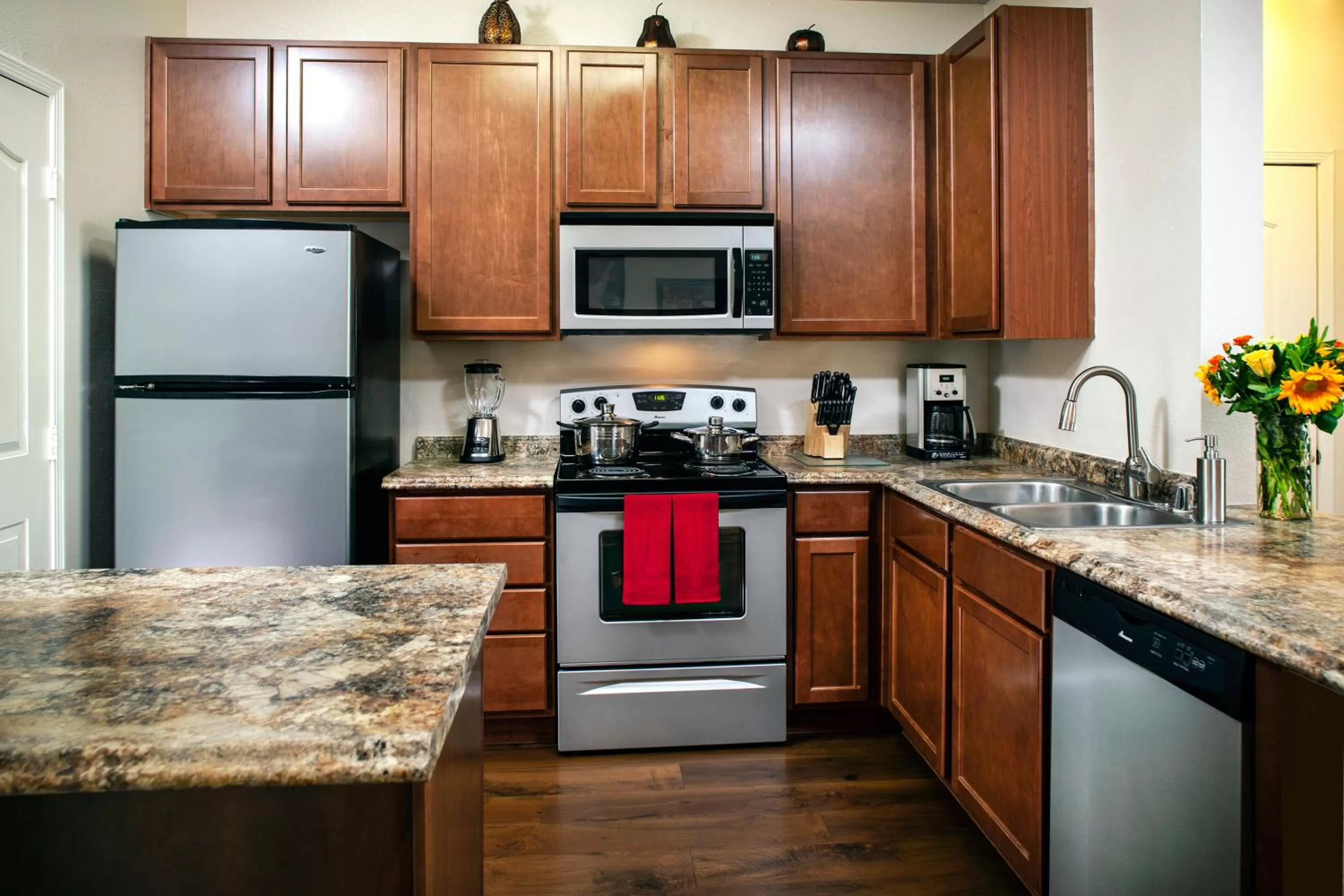 Kitchen or kitchenette, Kitchen/Kitchenette in Luxury Condos by Meridian CondoResorts- Scottsdale