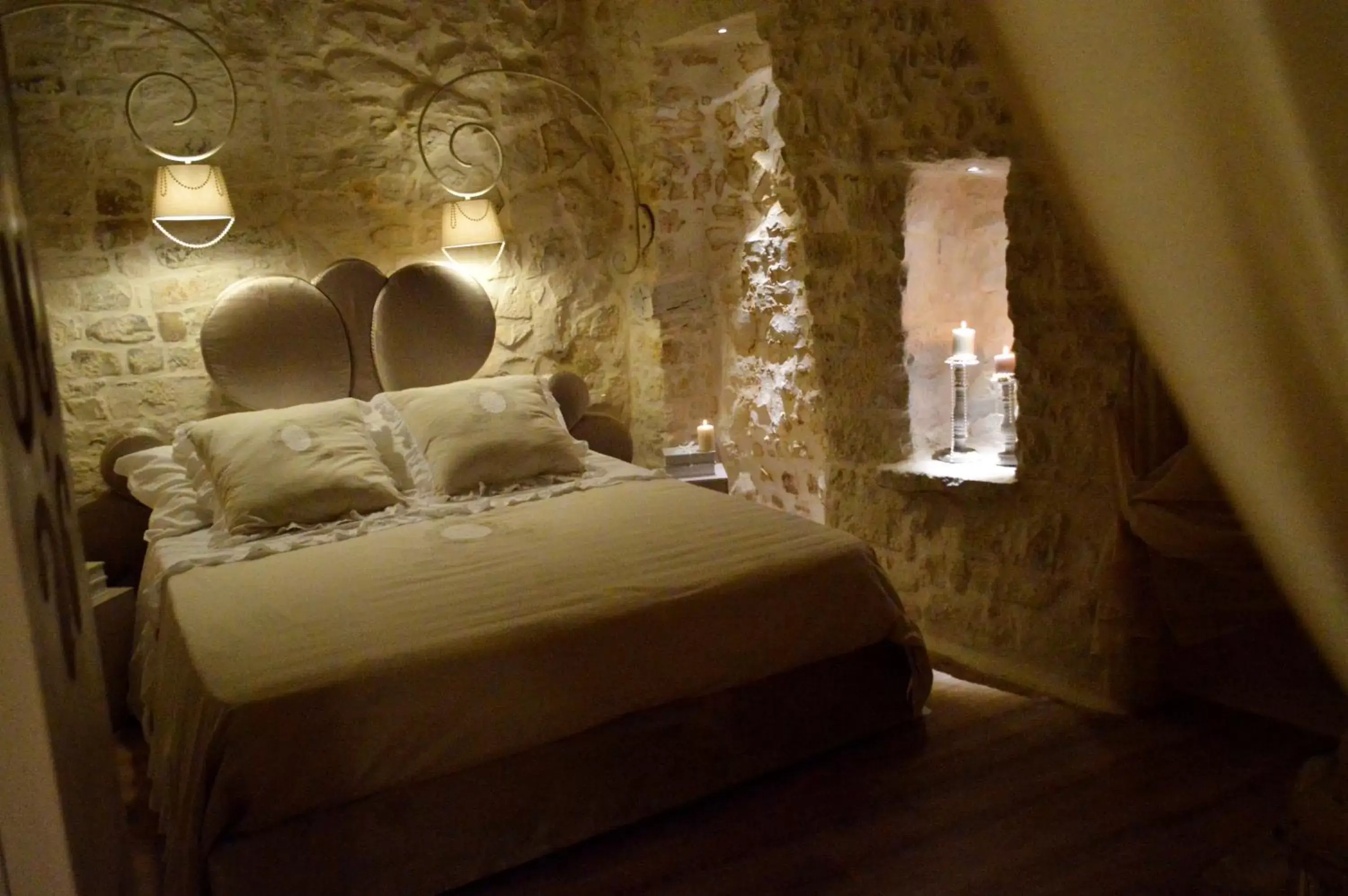 Photo of the whole room, Bed in Albergo Diffuso Dimora Rossi