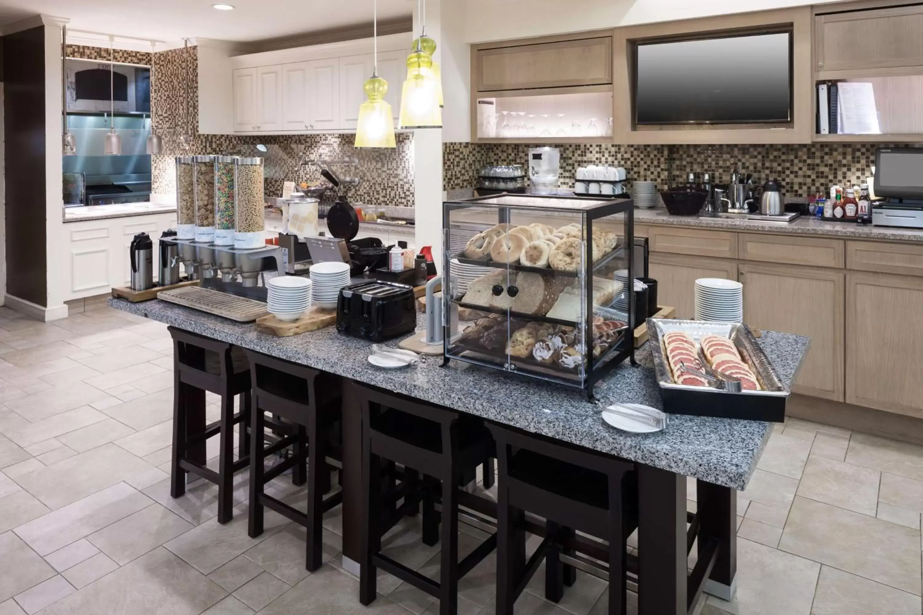 Breakfast, Kitchen/Kitchenette in Hilton Garden Inn Hilton Head