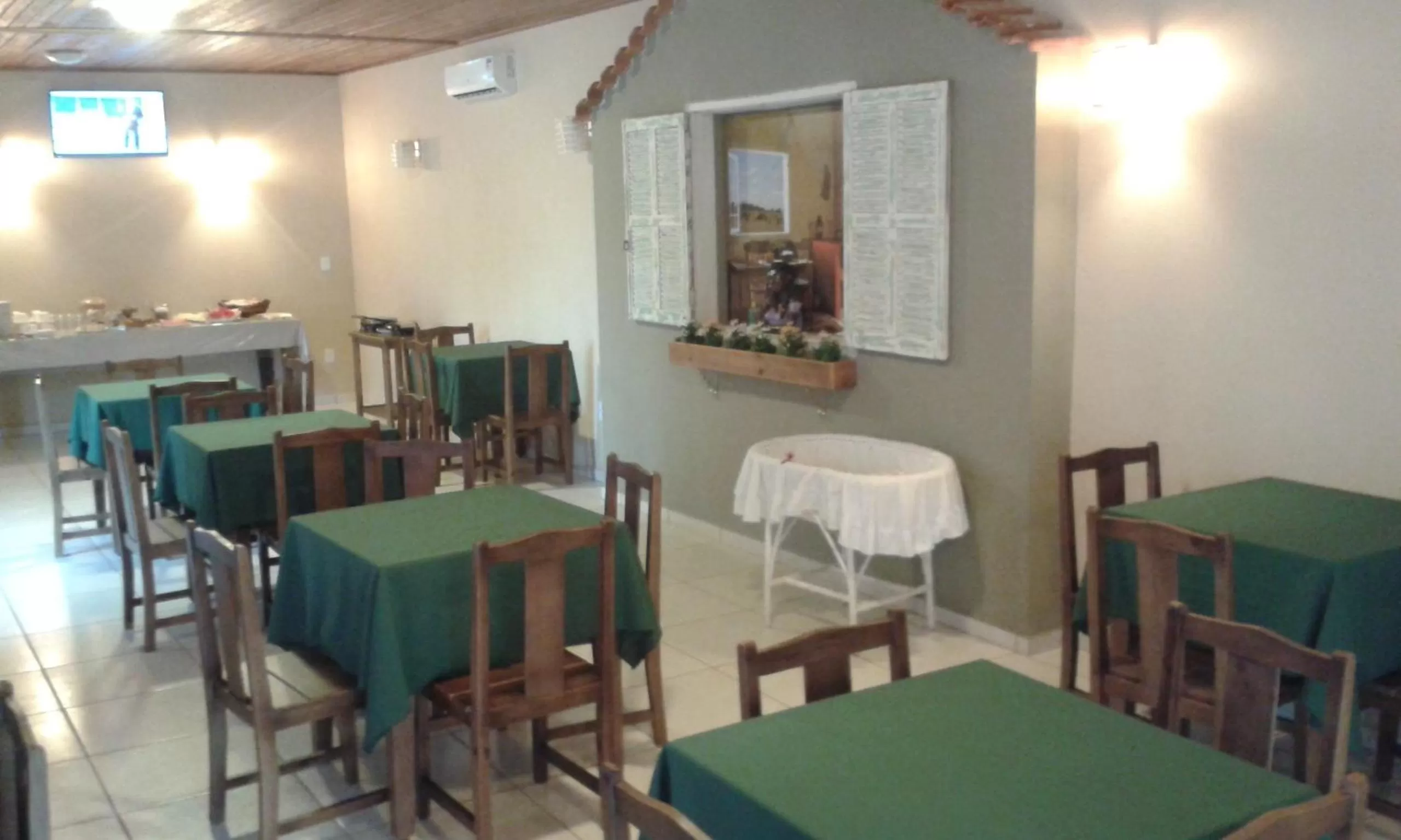 Restaurant/places to eat in Pousada Manna