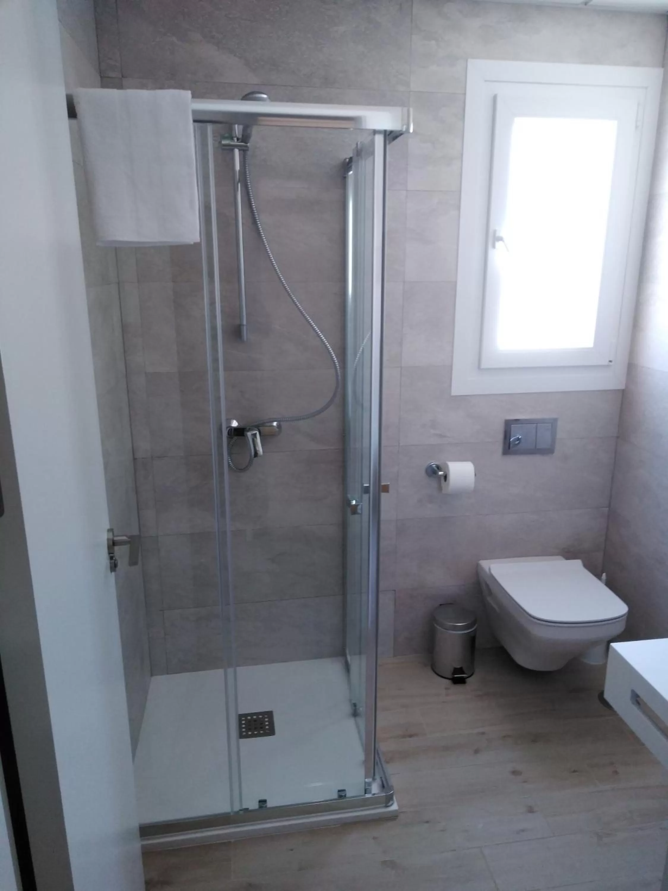 Location, Bathroom in Punta Carnero Hostal singular