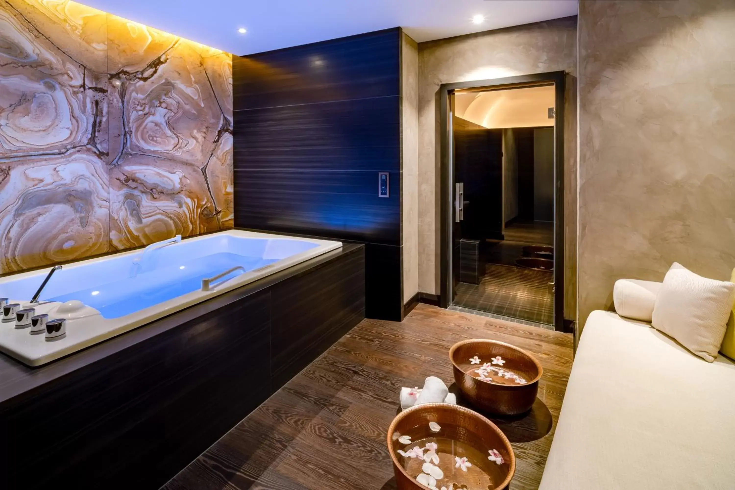 Spa and wellness centre/facilities, Bathroom in FIVE Zurich - Luxury City Resort