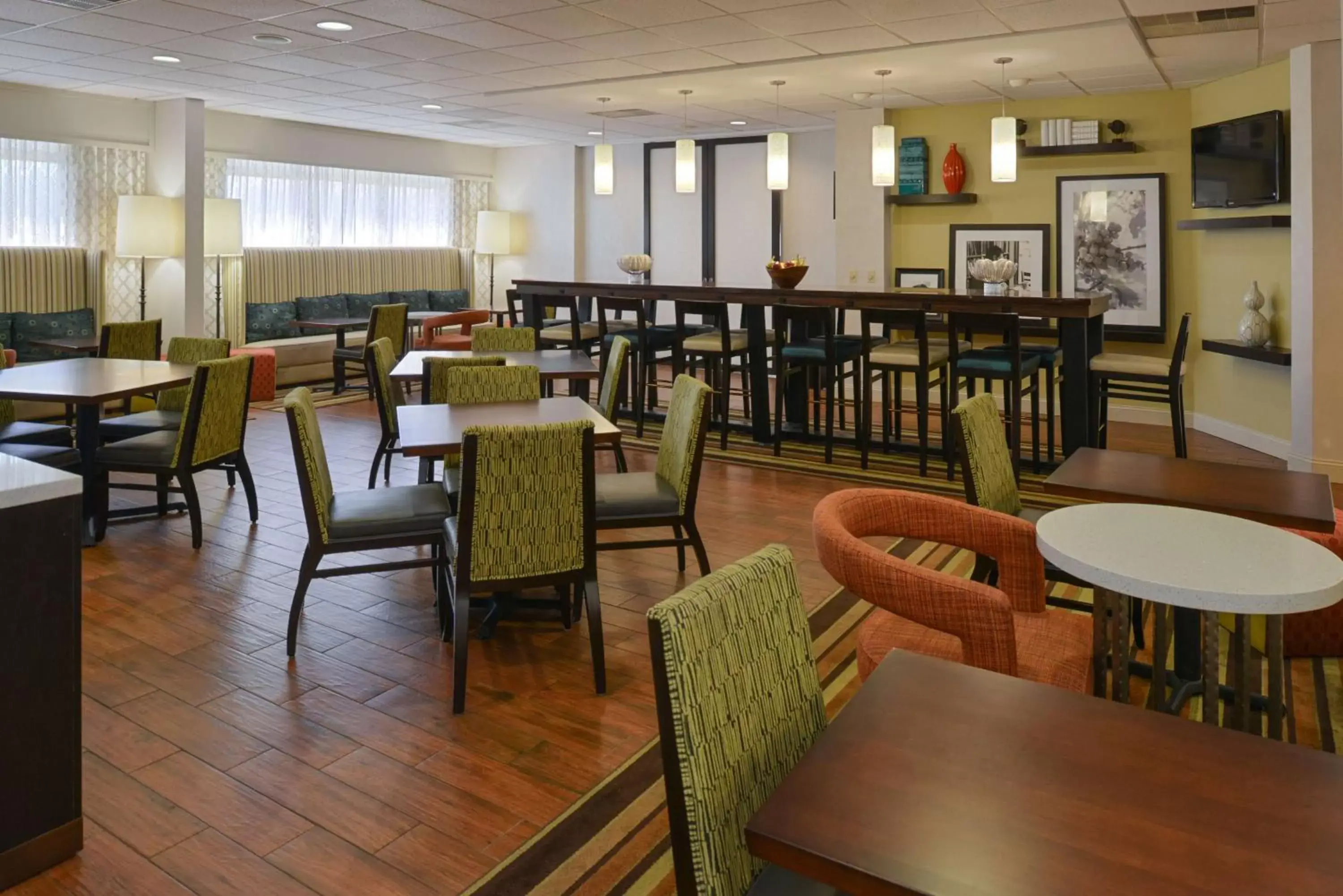 Dining area, Restaurant/Places to Eat in Hampton Inn Carbondale