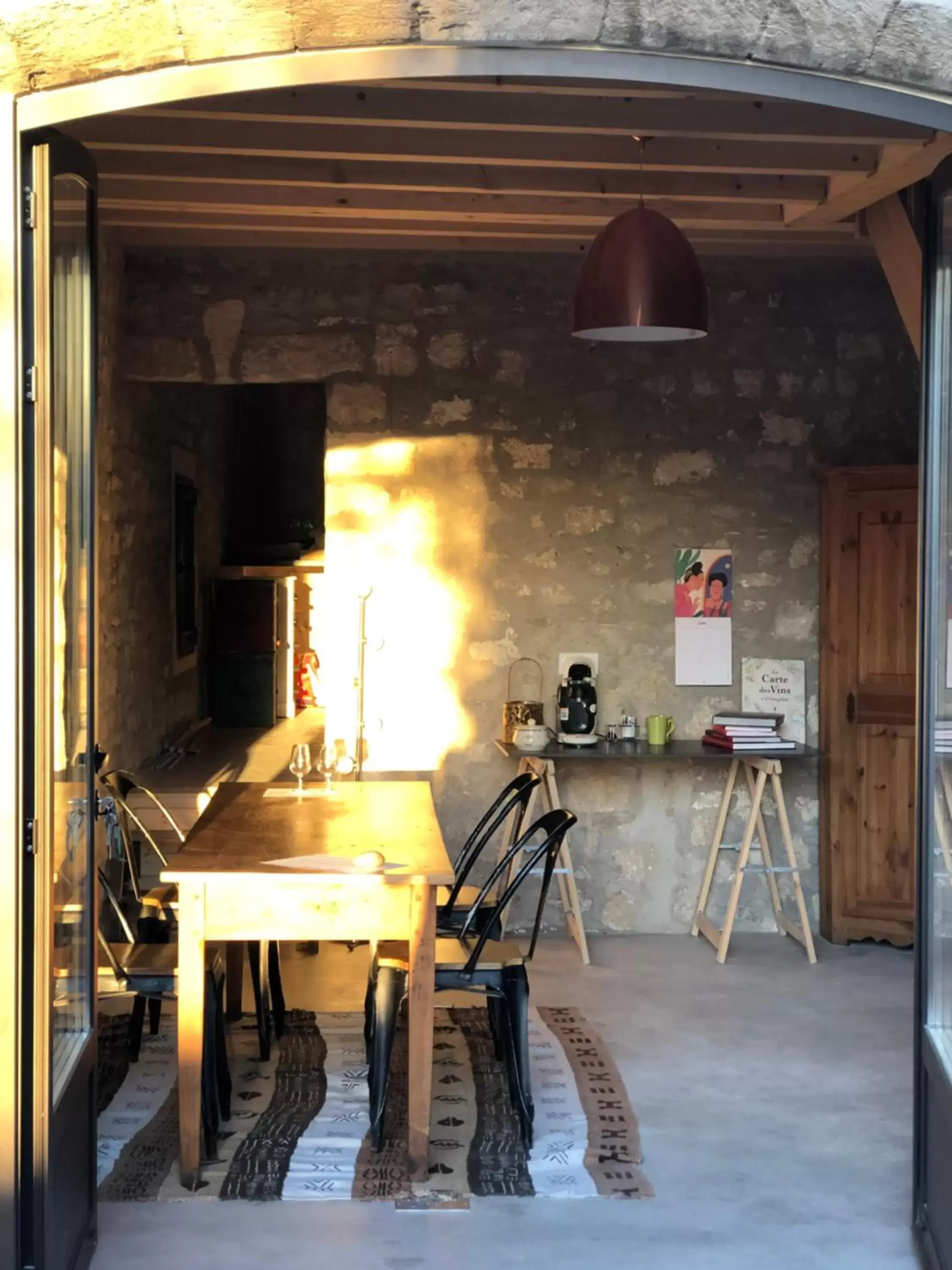 Dining area, BBQ Facilities in Chambre d'hôtes dans une ancienne bergerie