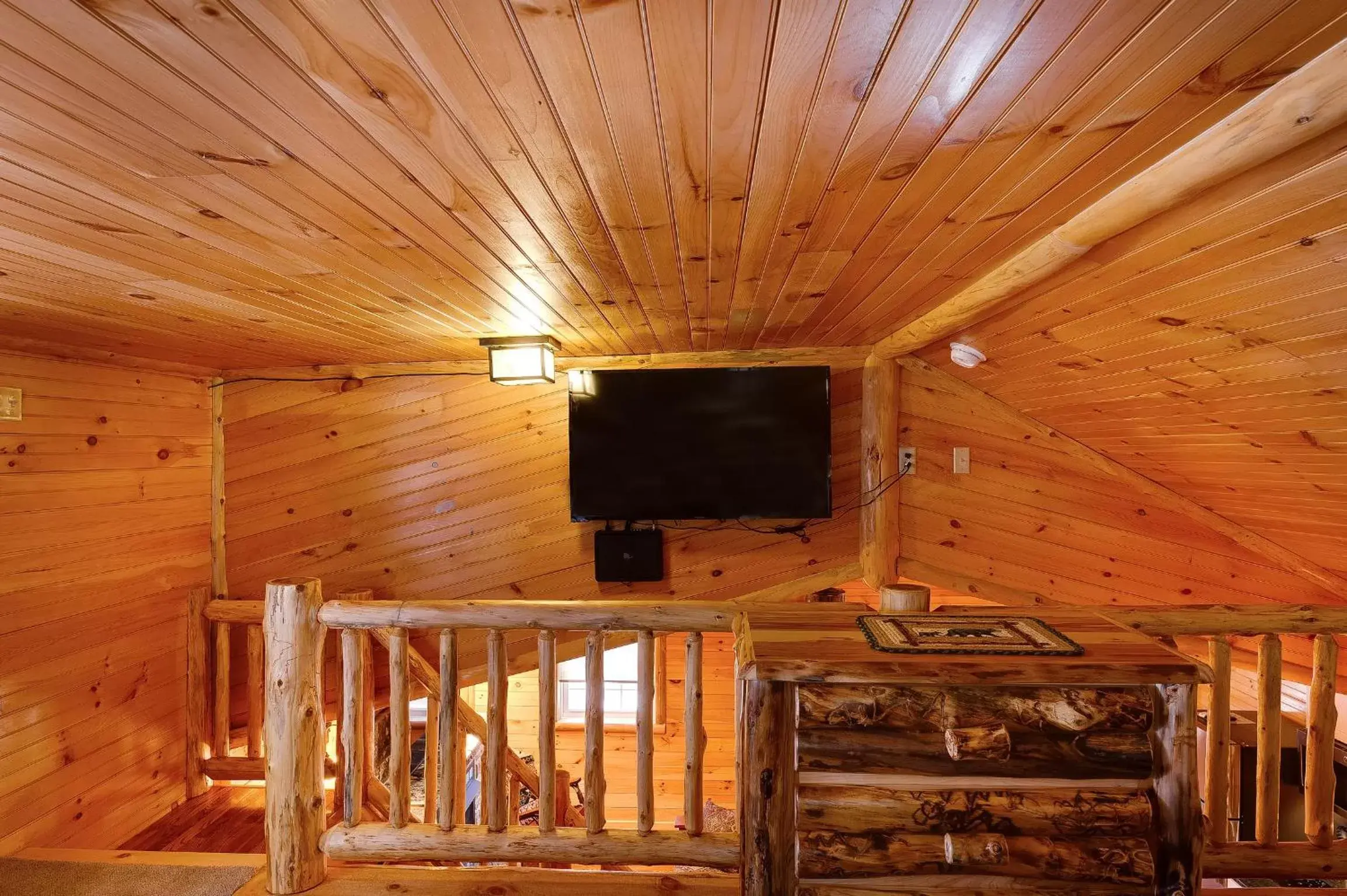 TV and multimedia, TV/Entertainment Center in Cobble Mountain Lodge
