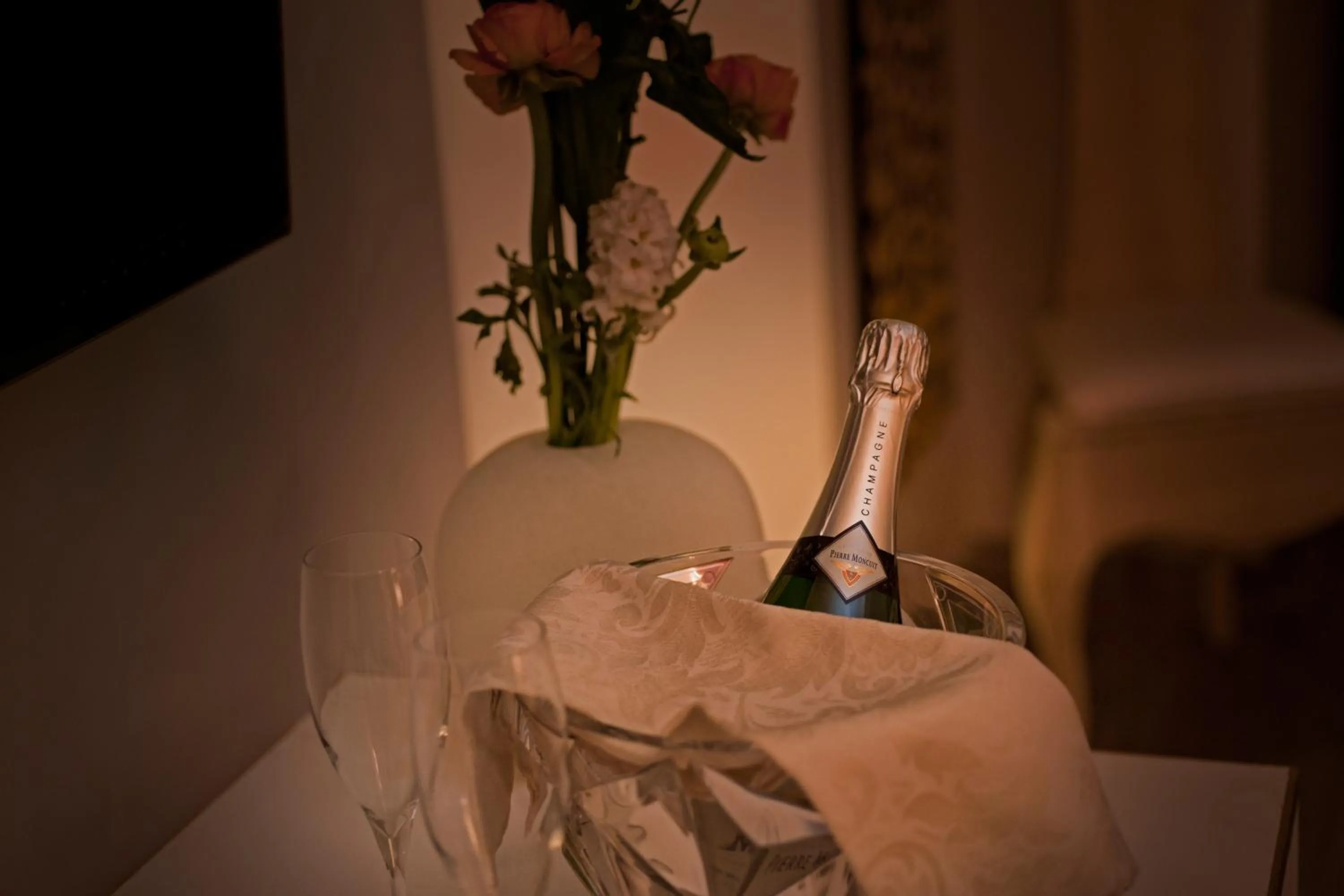 People in Pantheon Relais