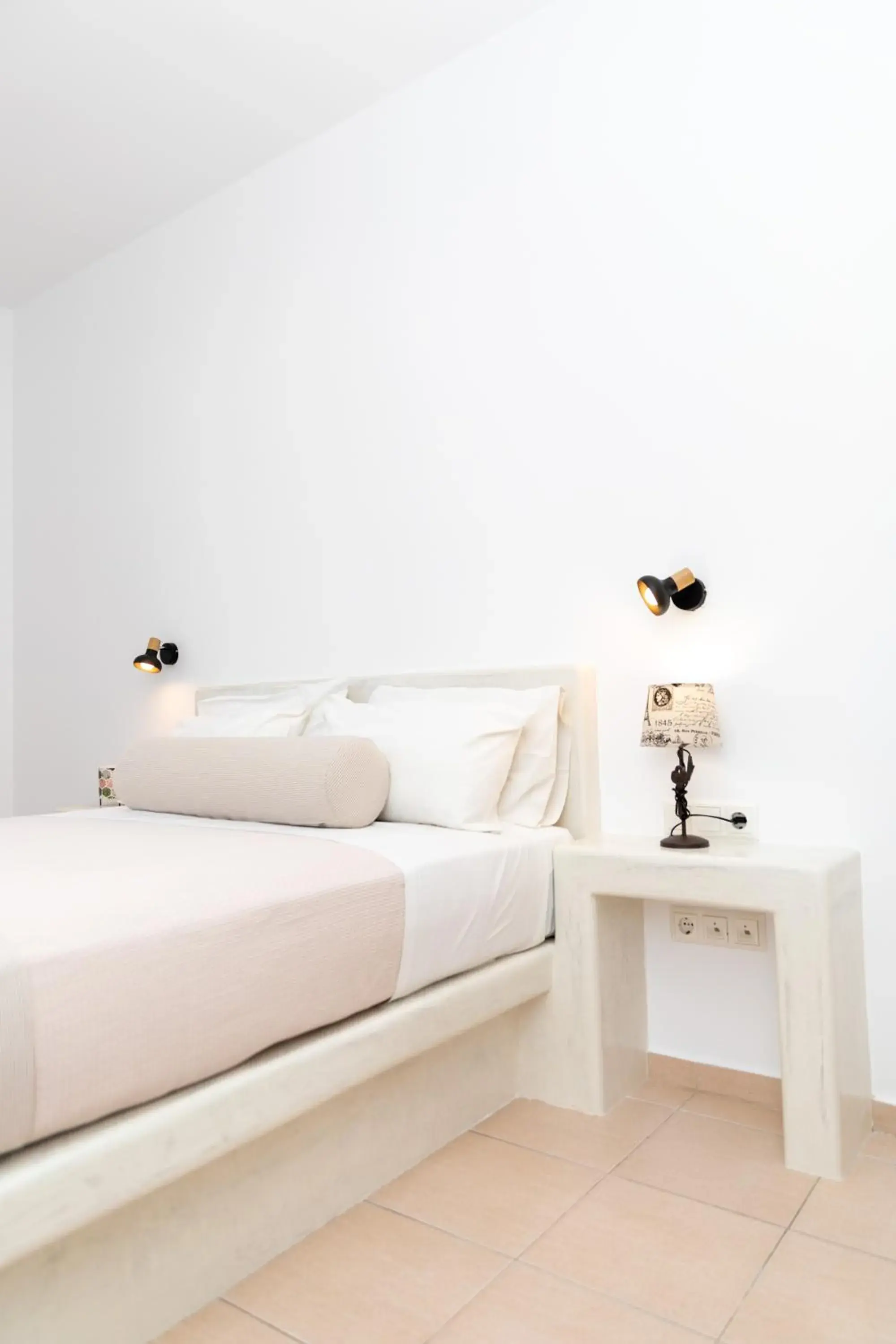 Bed in Depis Place and Apartments Bed in Depis Place and Apartments