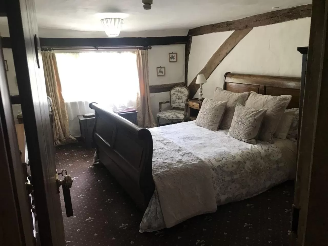 Bed in The Chequers Inn
