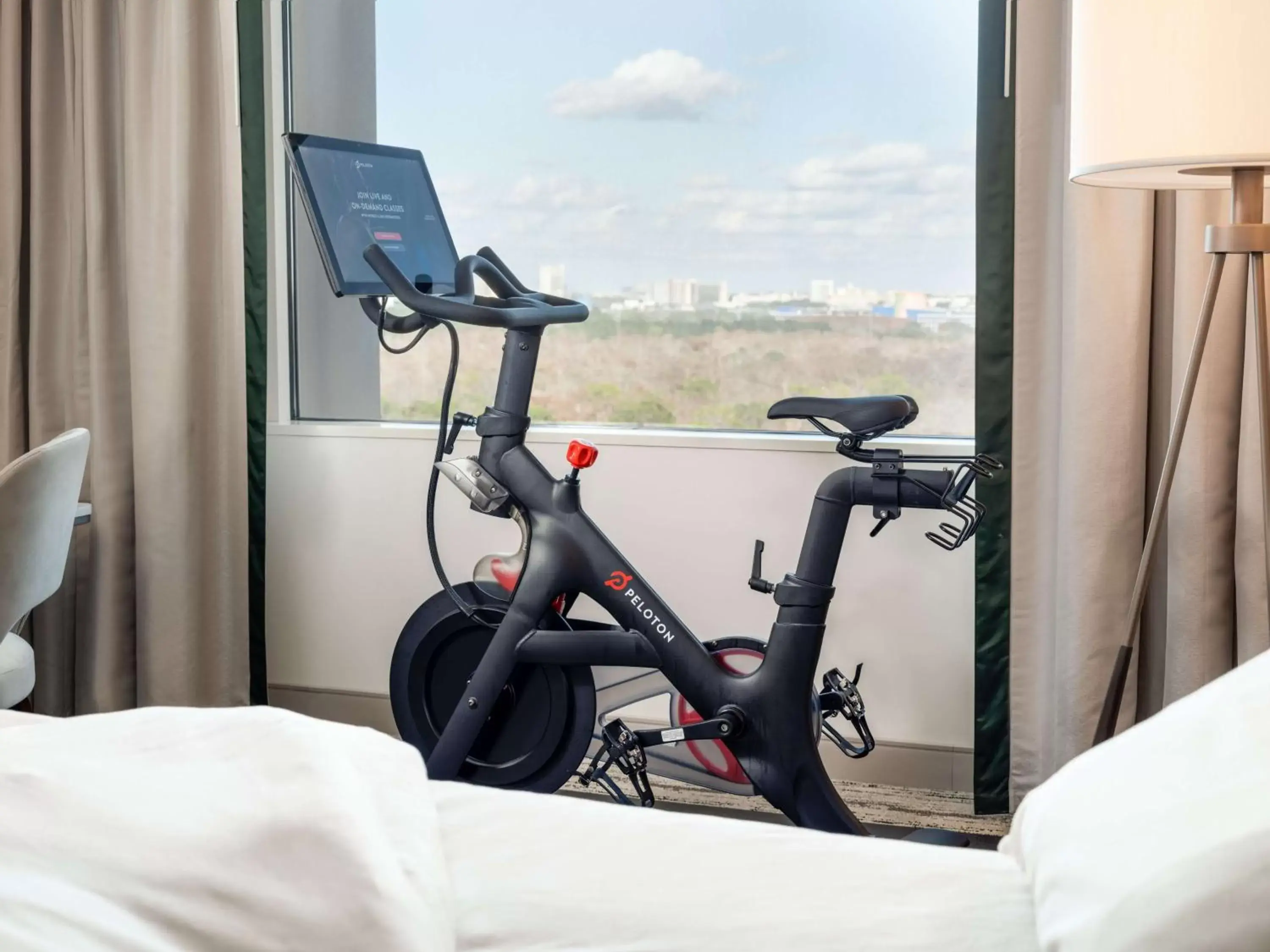 Bed, Fitness Center/Facilities in Signia by Hilton Orlando Bonnet Creek