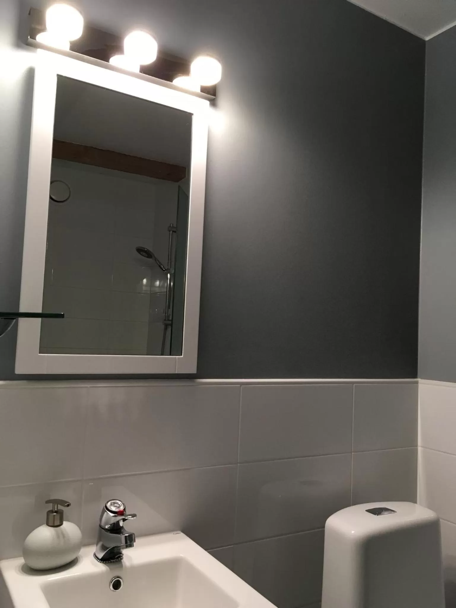 Bathroom in Cafe-Restaurant & Hotel Saima