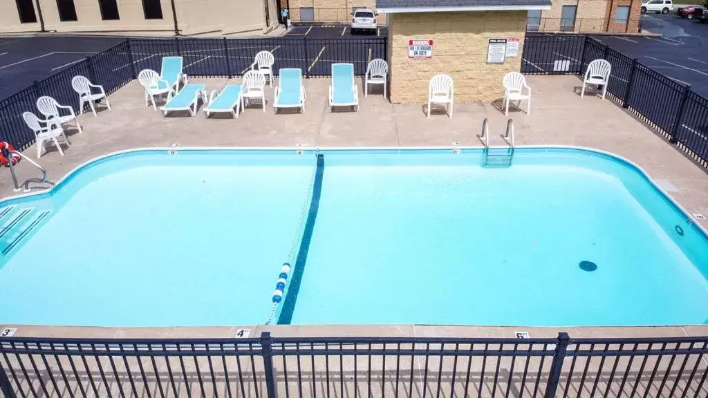 Pool View in Savannah House Hotel