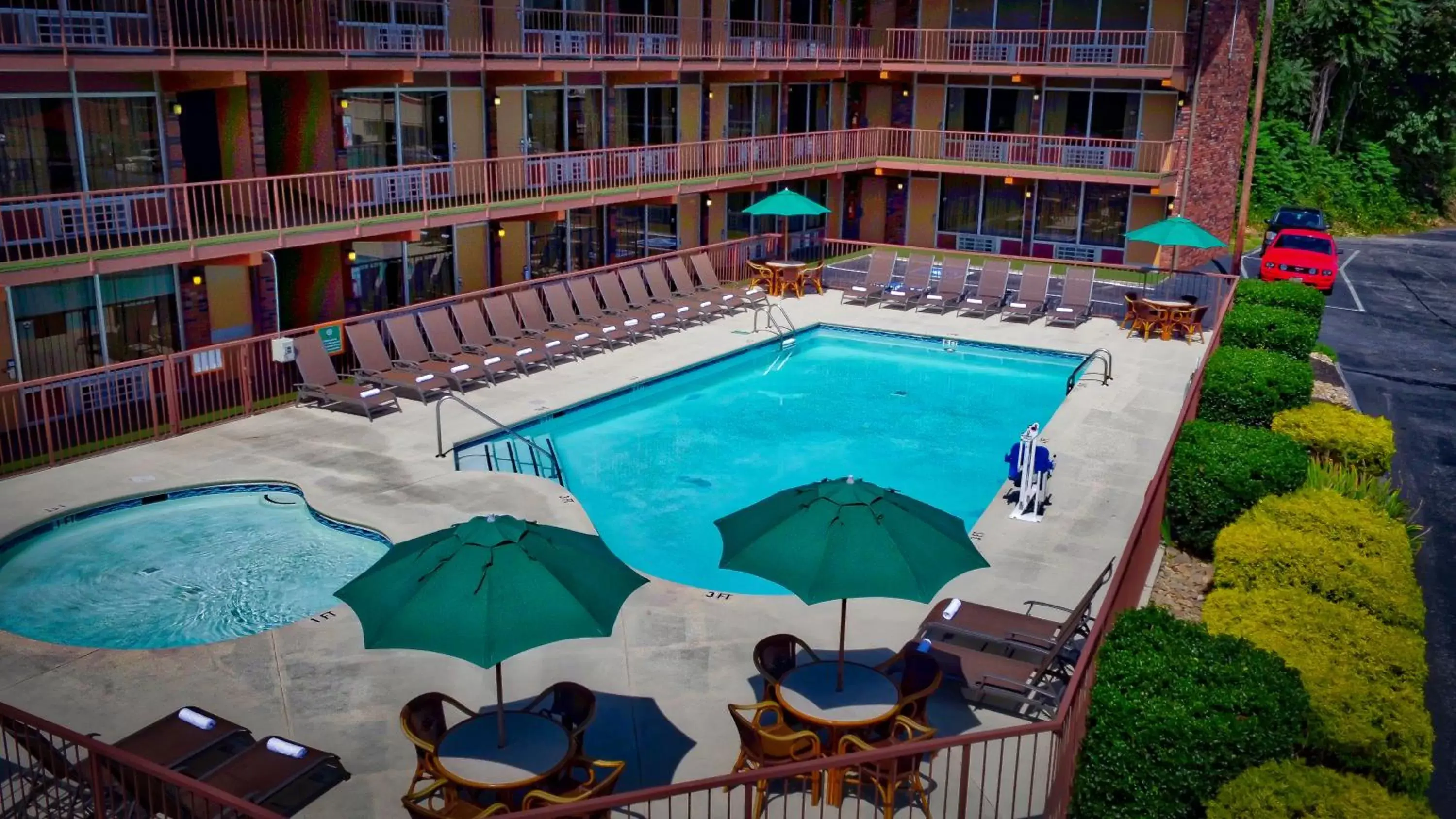 Bird's eye view, Pool View in Wild Bear Inn