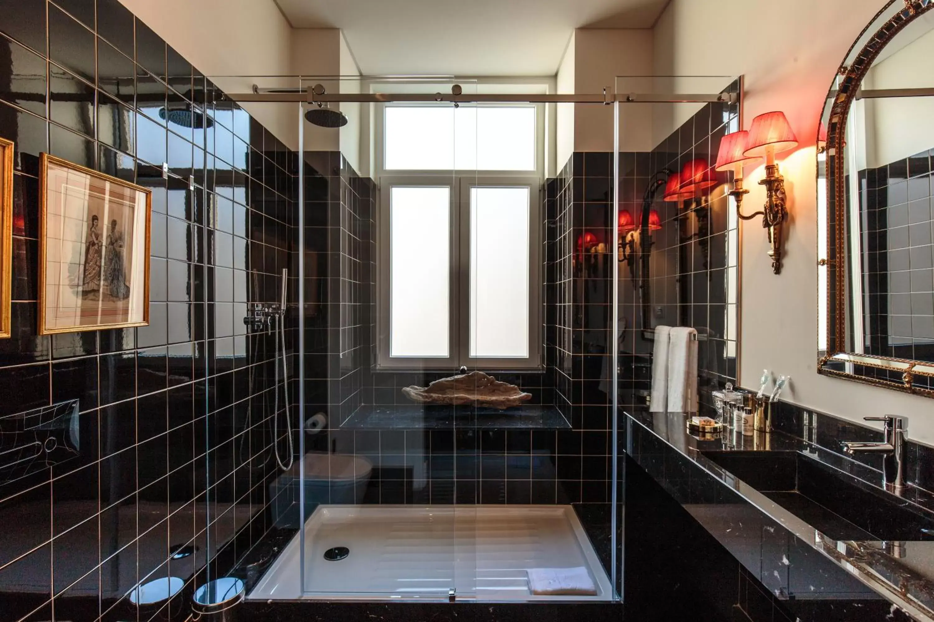 Shower, Bathroom in Dear Lisbon - Bordalo Palace Chiado