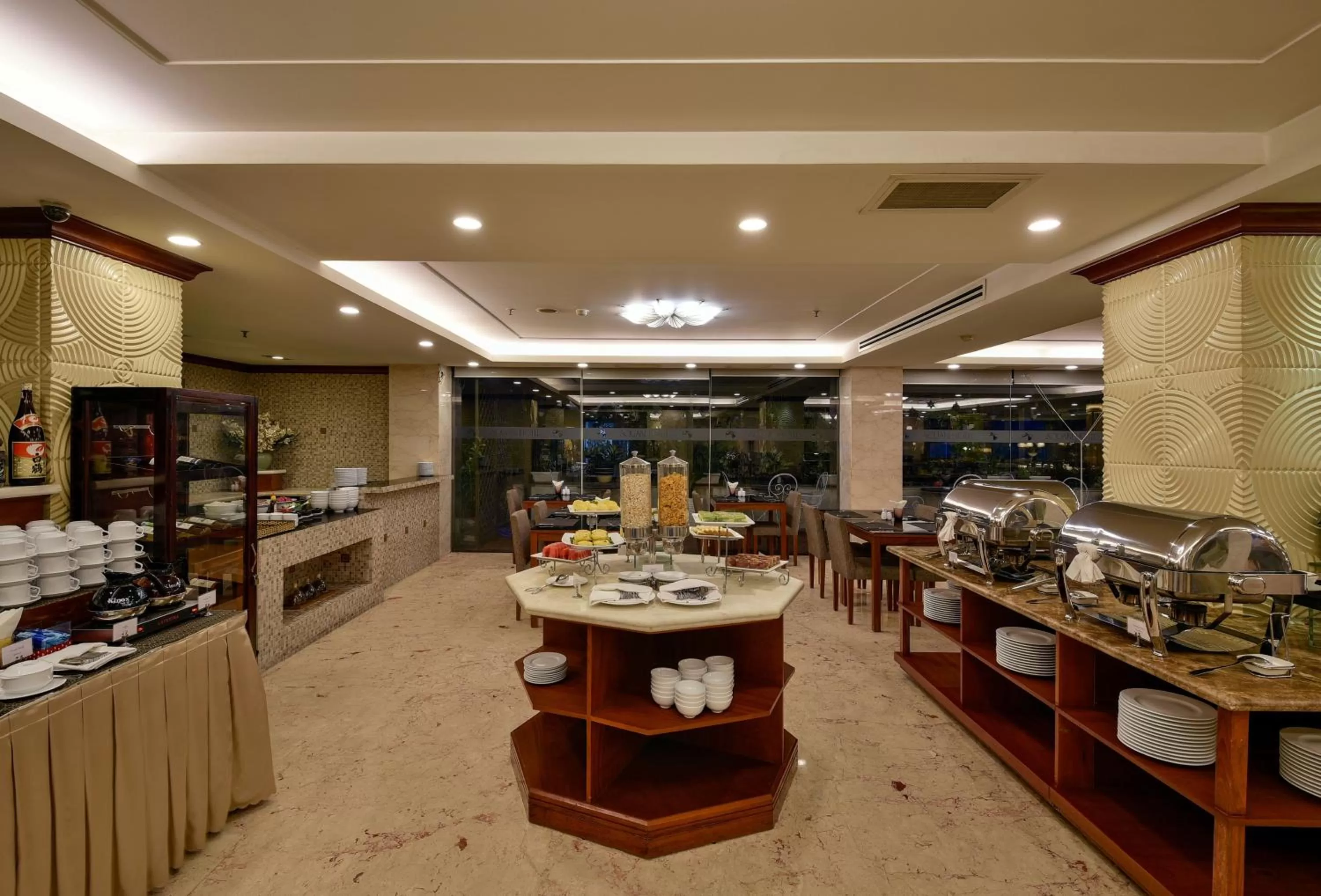 Restaurant/places to eat in Aquari Hotel